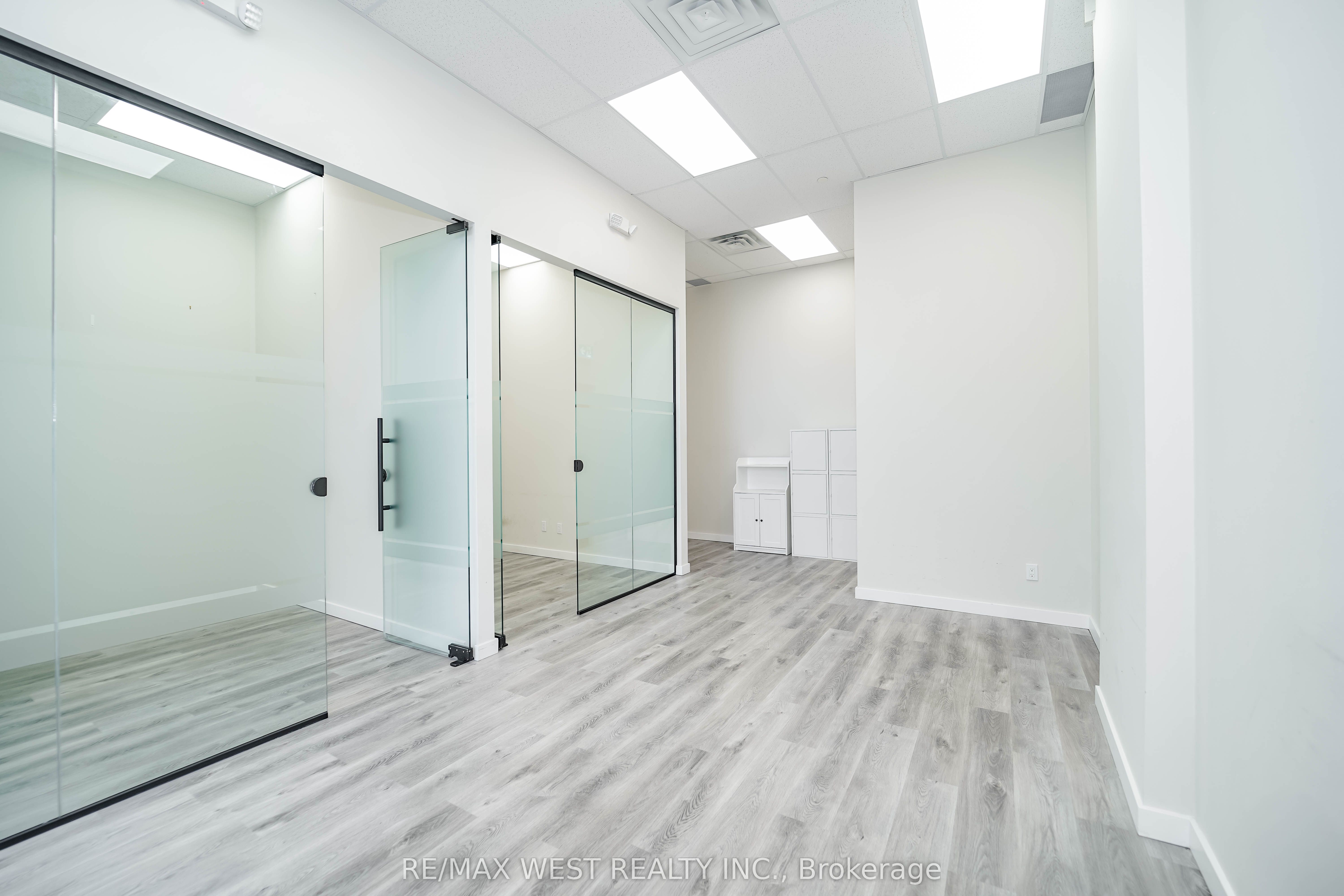 9560 Markham Road 116-117