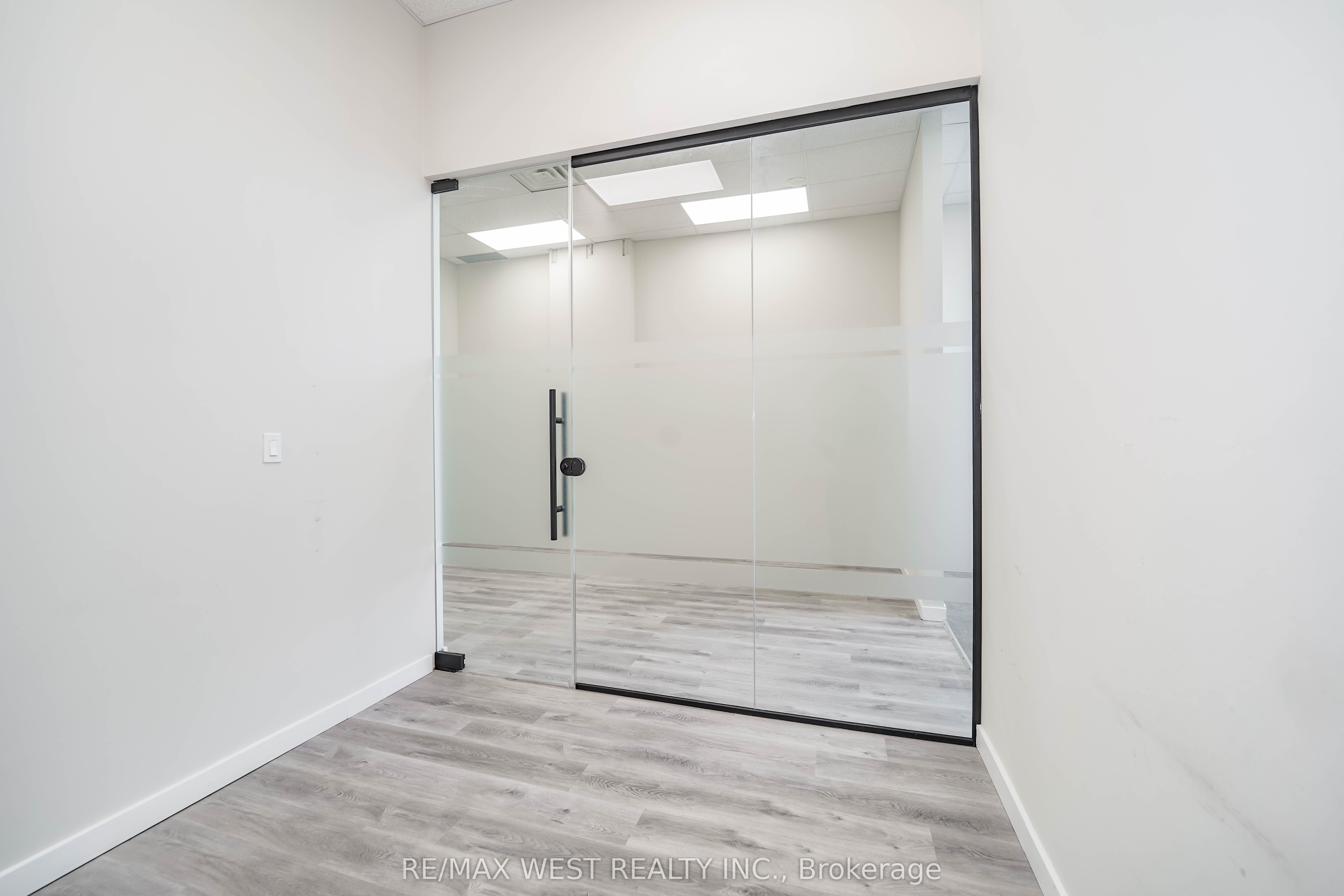 9560 Markham Road 116-117