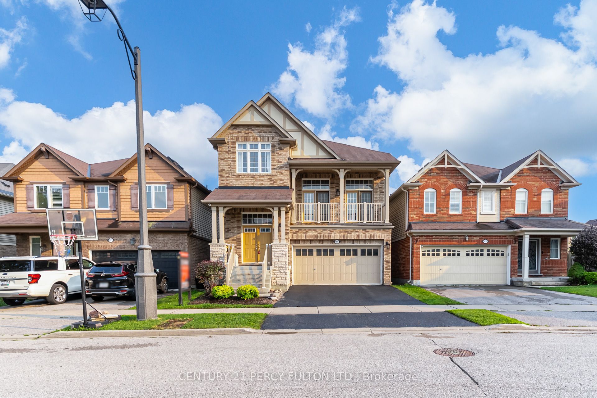 1825 Parkhurst Crescent