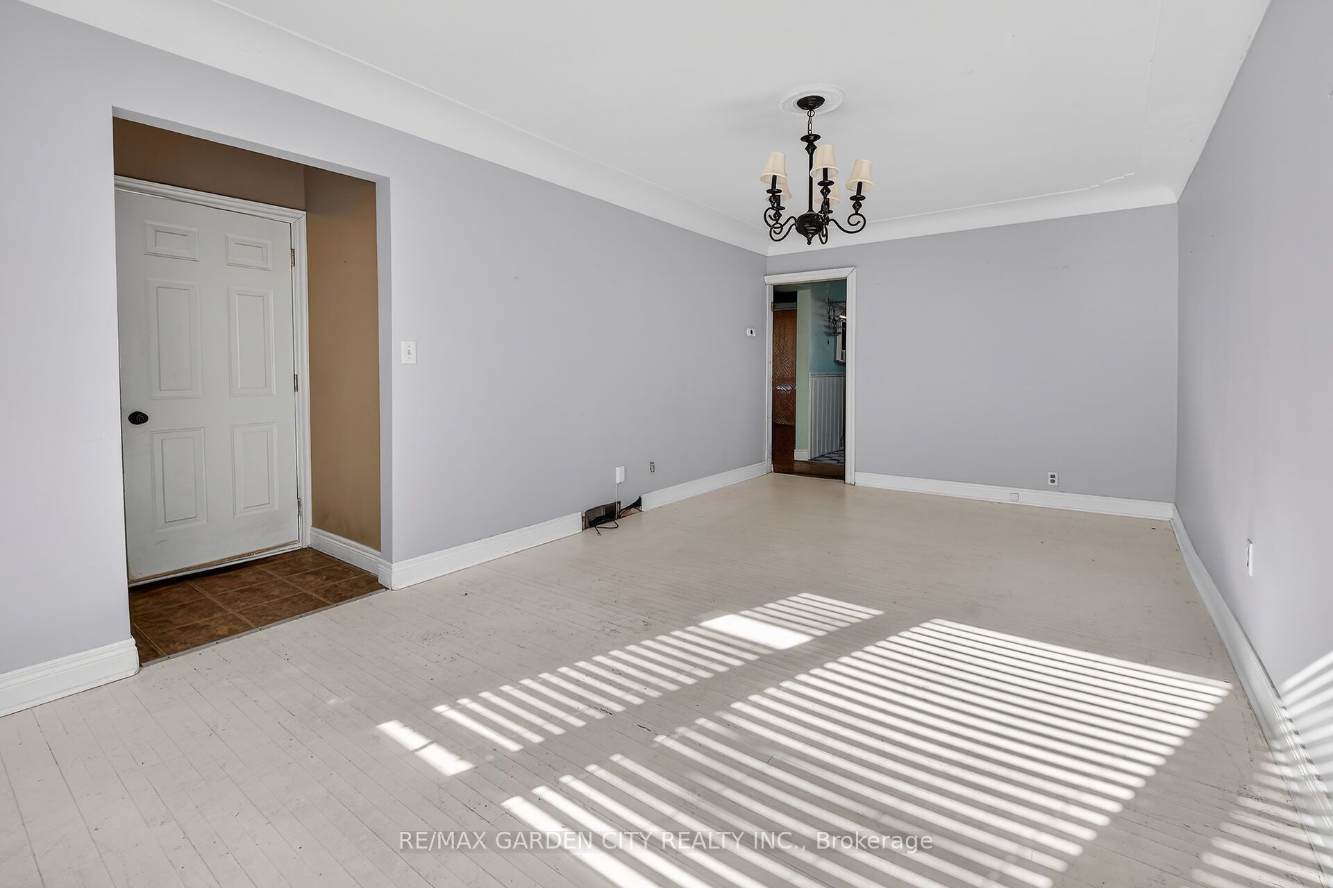 193 Tragina Avenue N