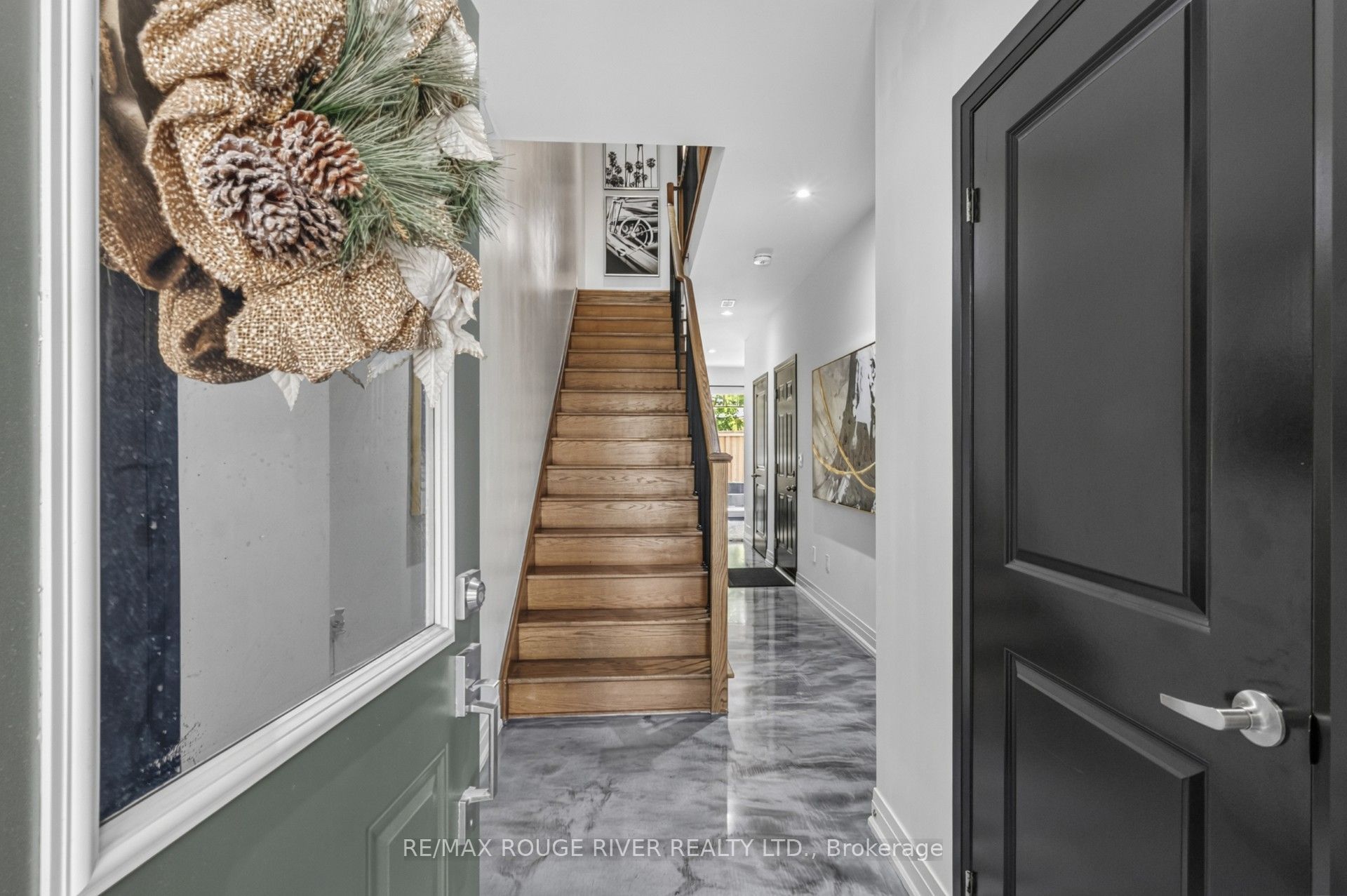24 Waterside Way