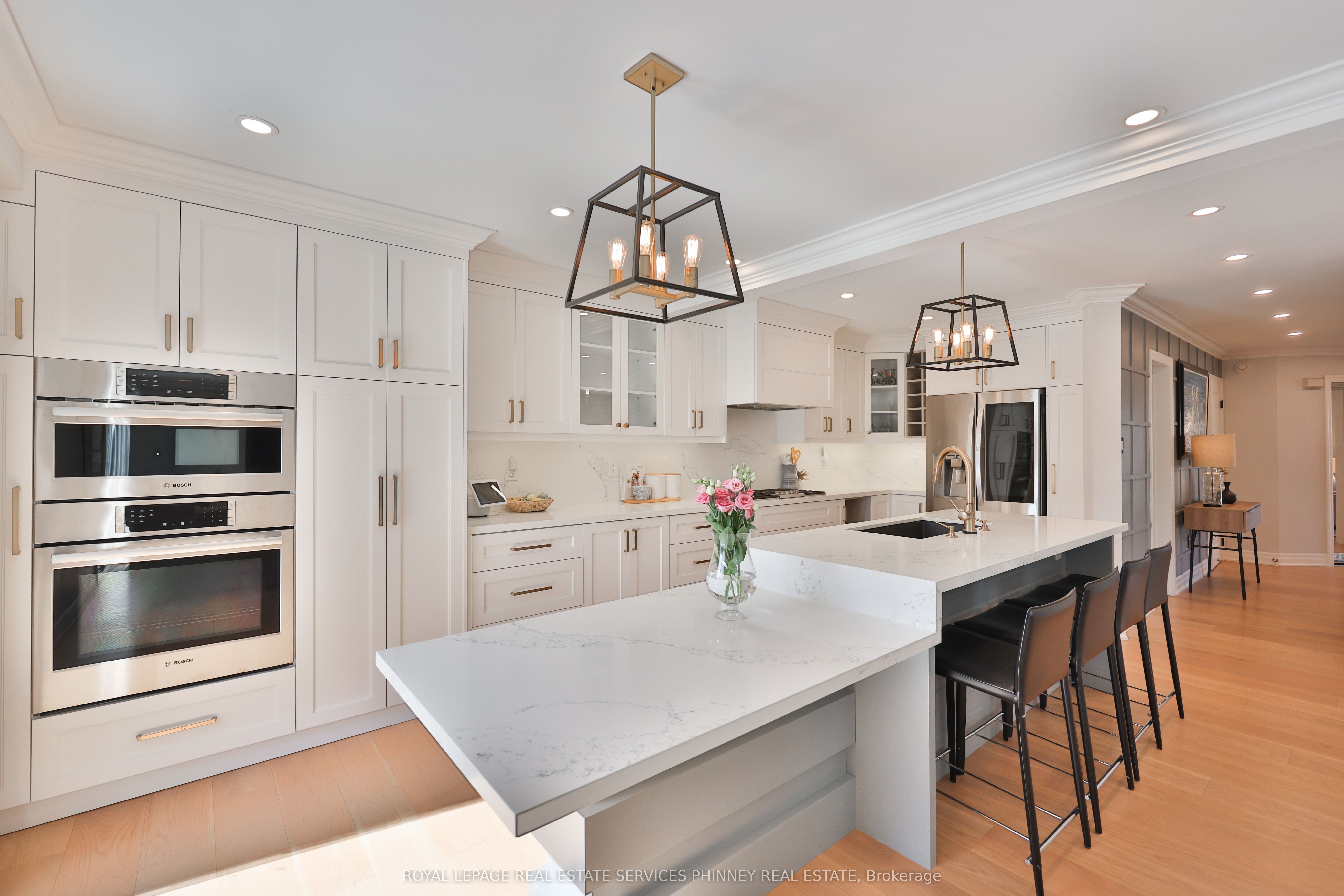 976 Silver Birch Trail