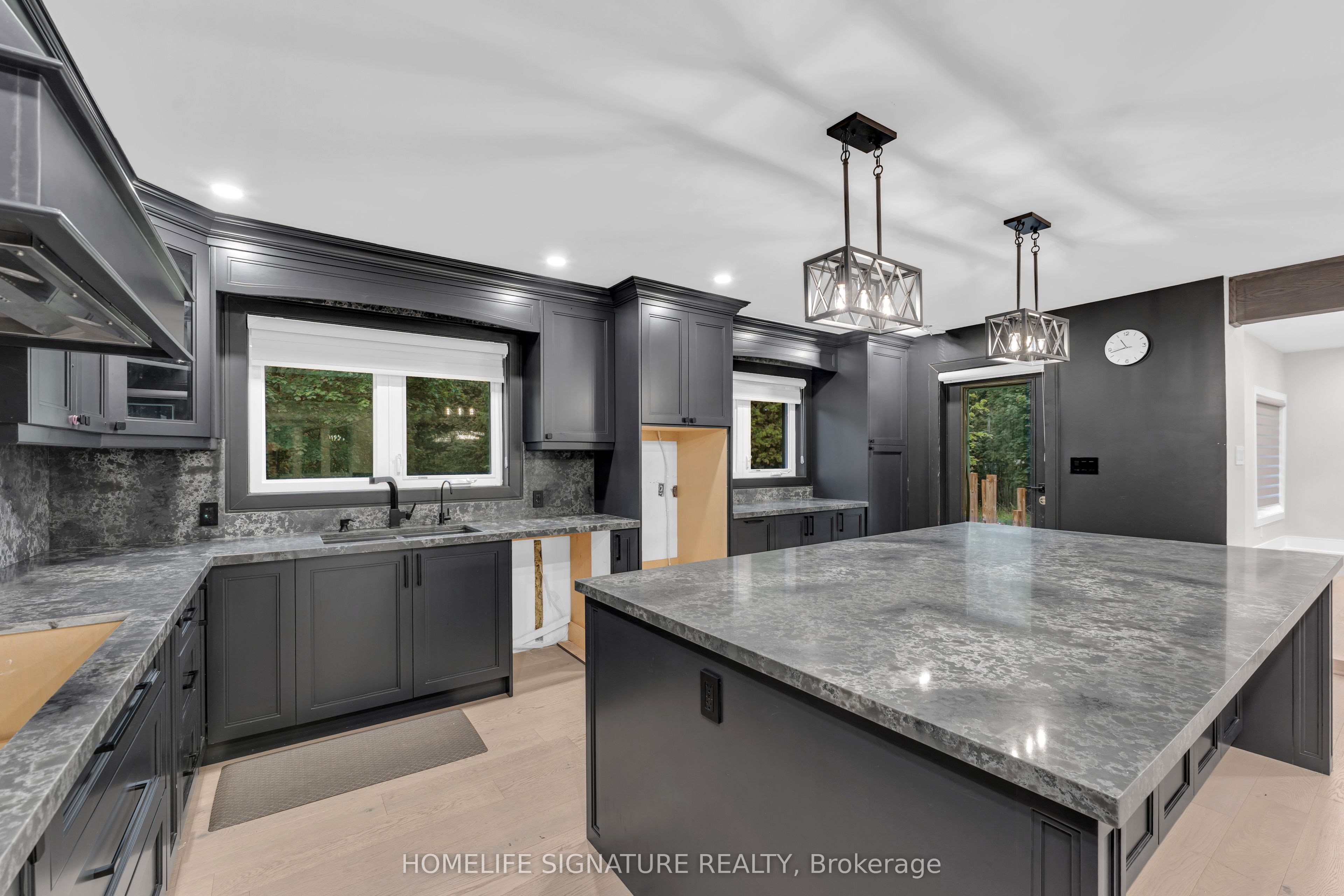 12373 Highway 7 N/A