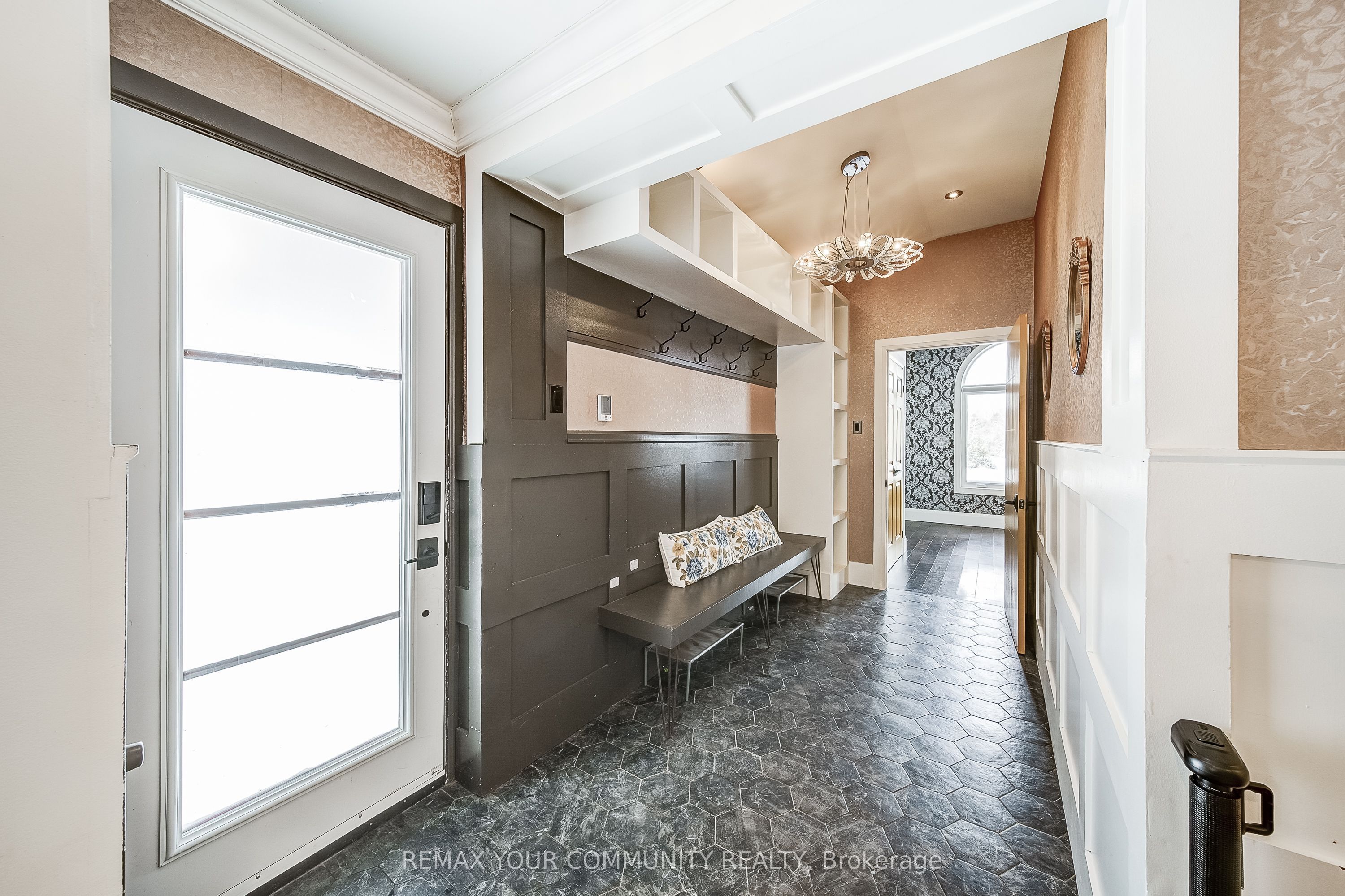 3433 Mount Albert Road