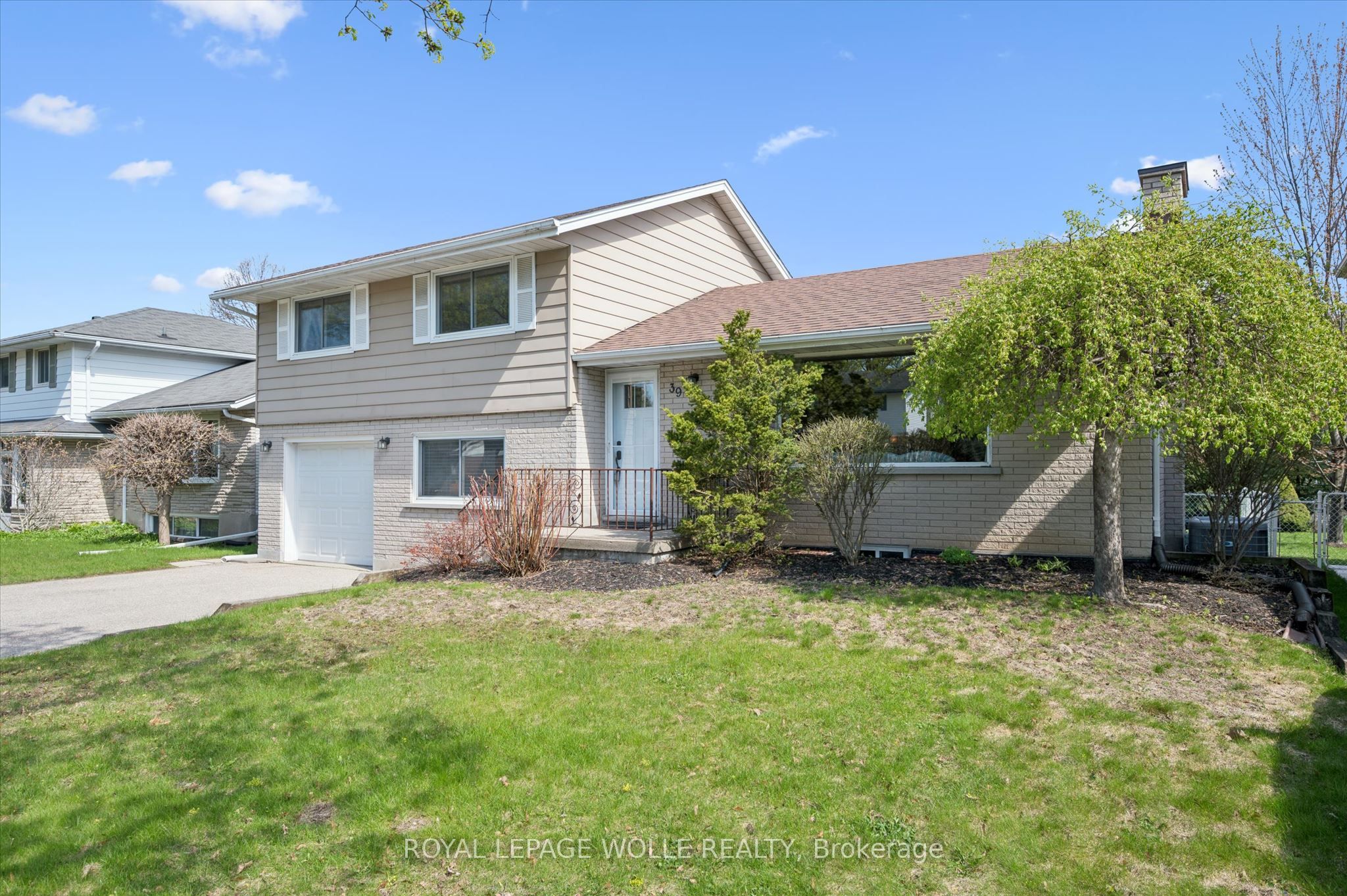 39 Charlotte Crescent