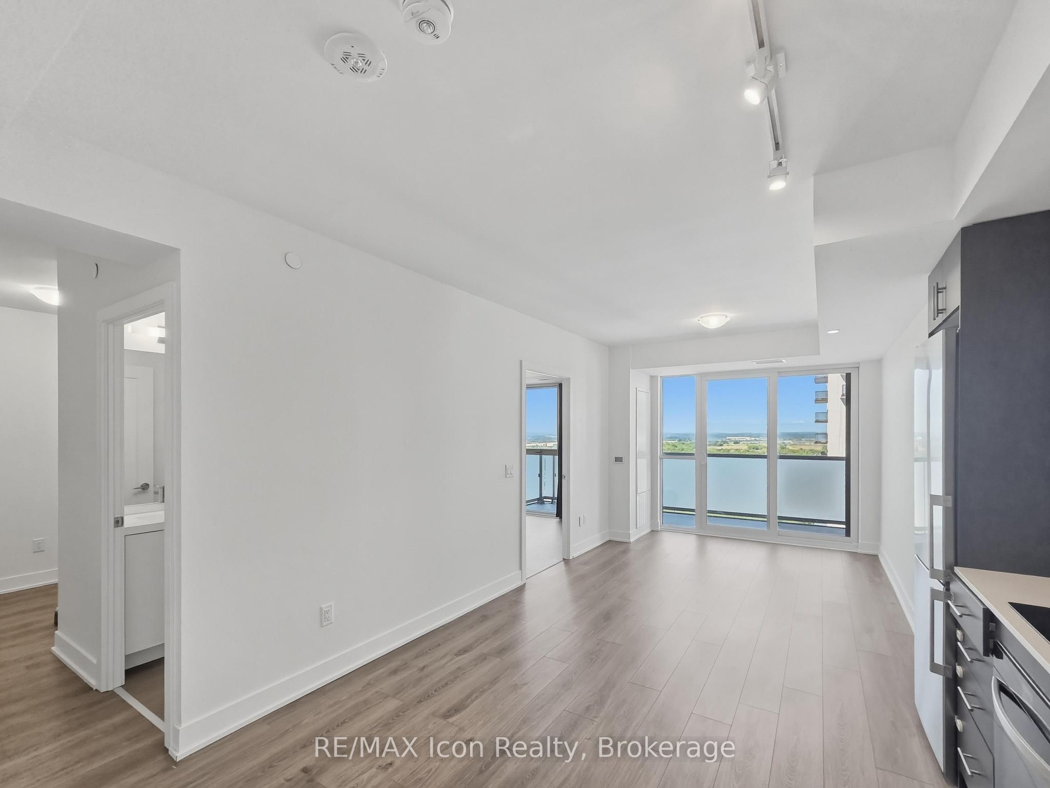 2545 Simcoe Street N 2214