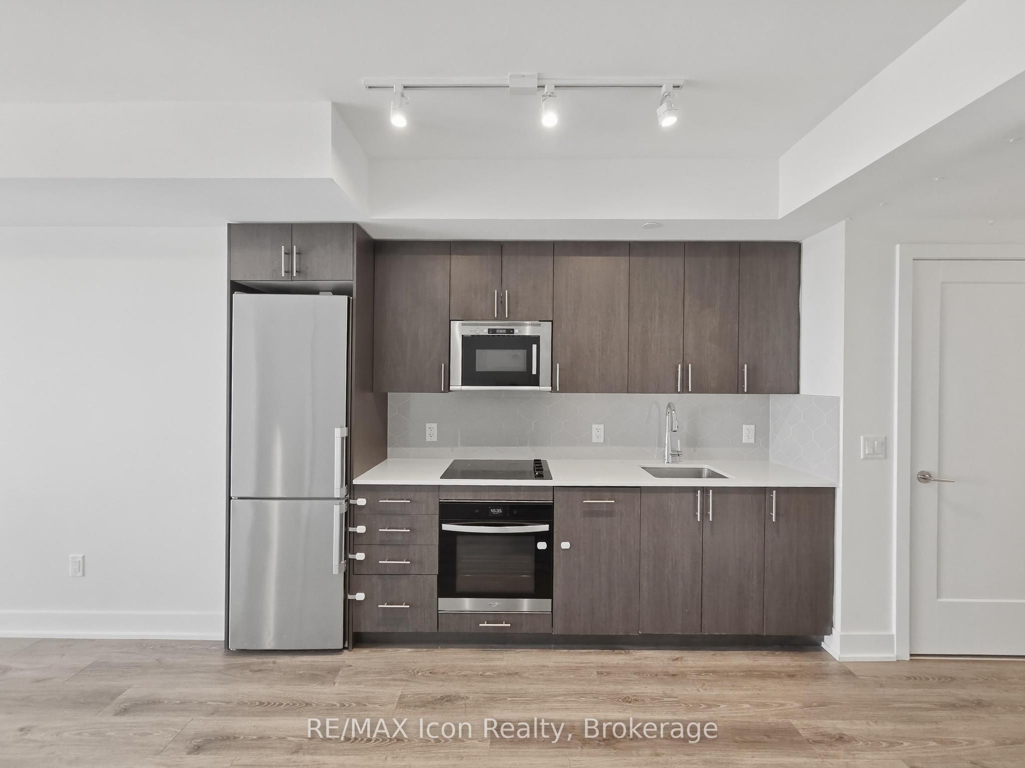 2545 Simcoe Street N 2214