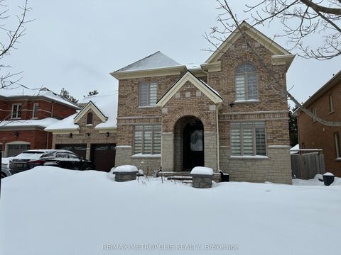 1069 Nellie Little Crescent Newmarket ON L3X 3E3
