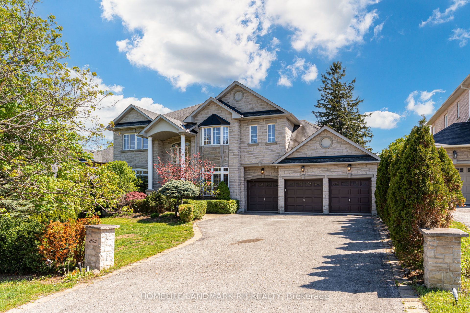 385 Kennedy Street W
