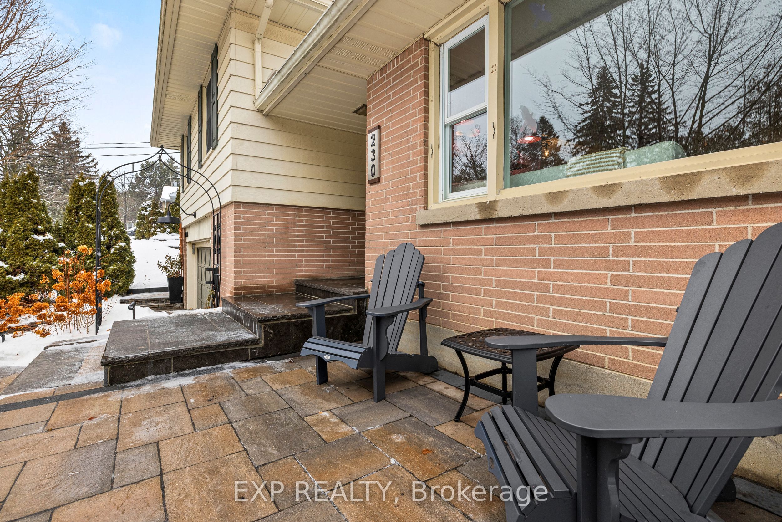 230 Glenwood Crescent