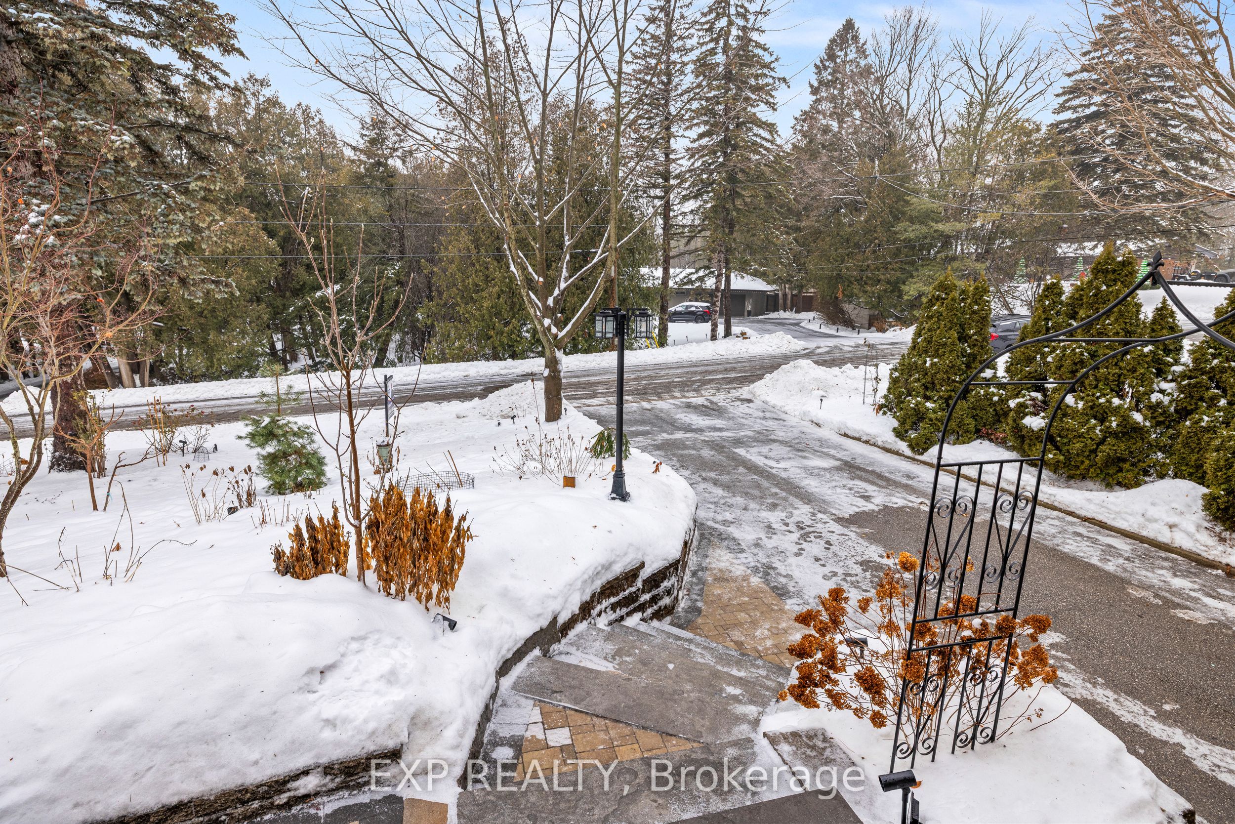 230 Glenwood Crescent