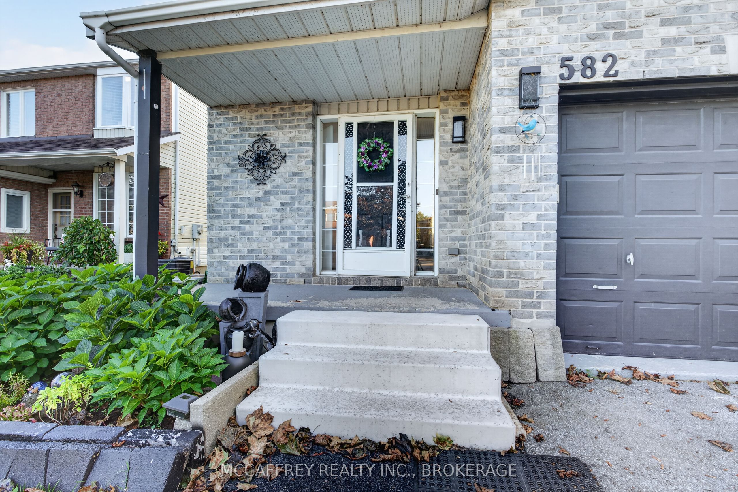 582 Barnsley Crescent