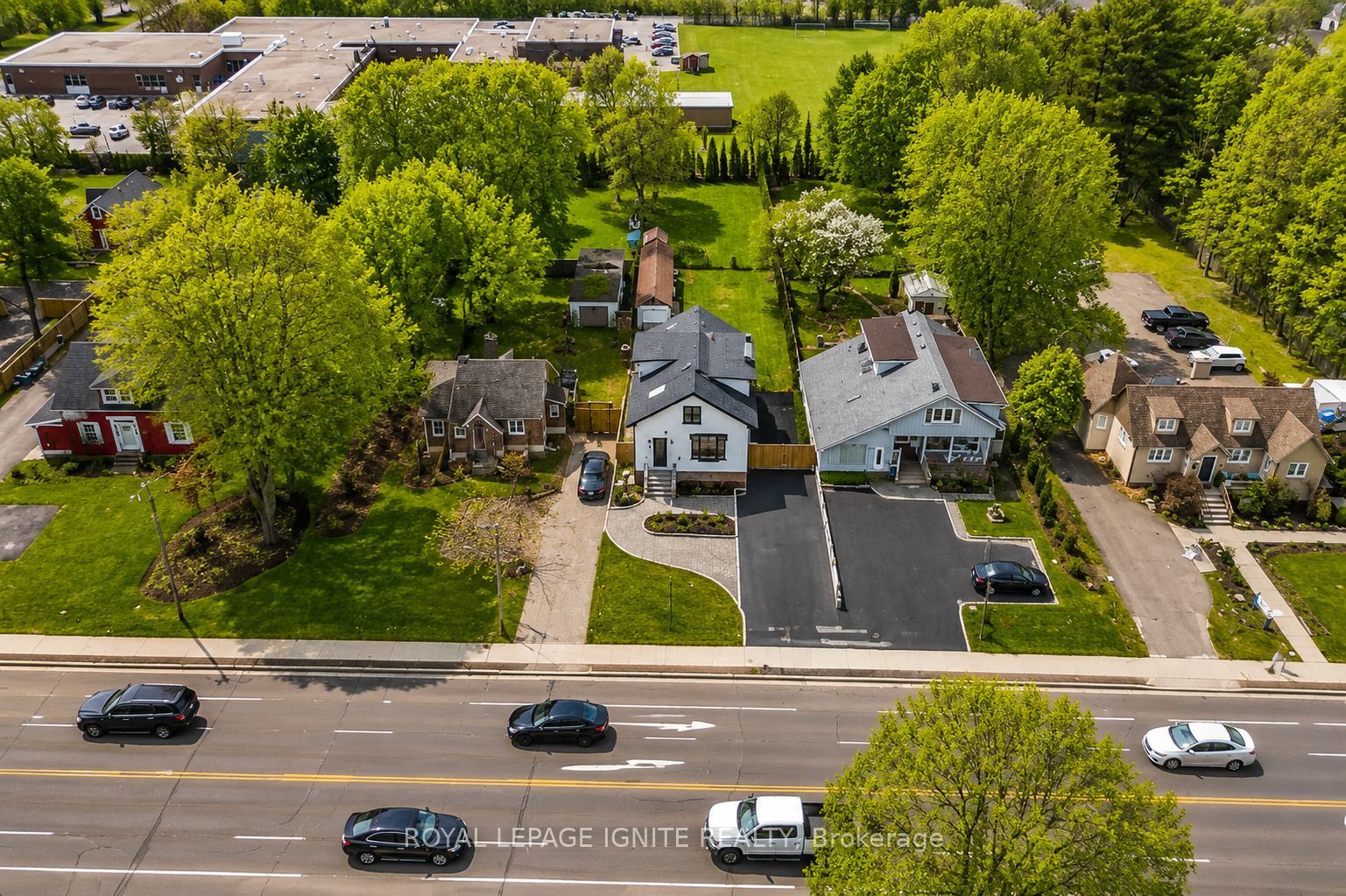 515 Kingston Road W