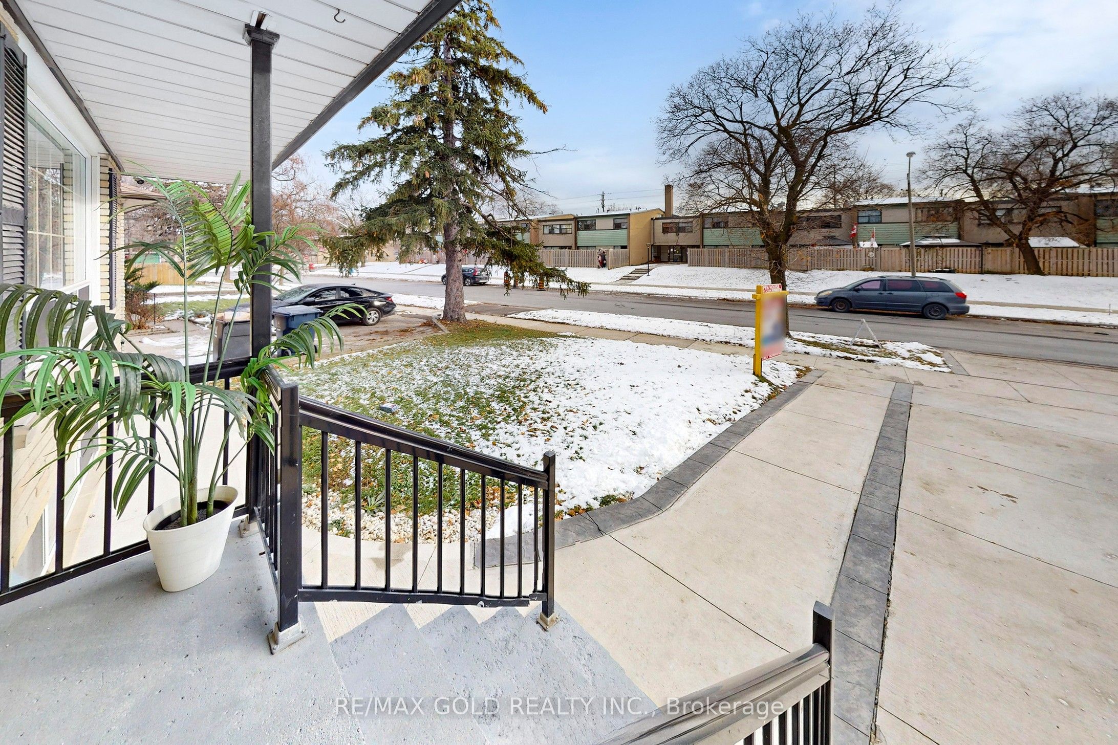189 Kingsview Boulevard