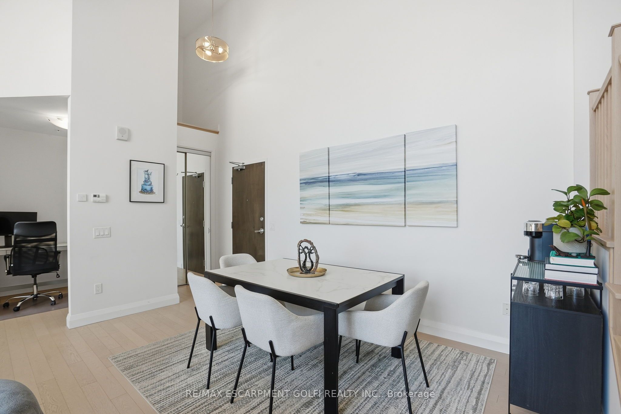 112 King Street E LPH7