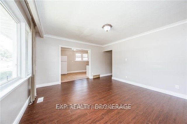 709 Gilbert Street W