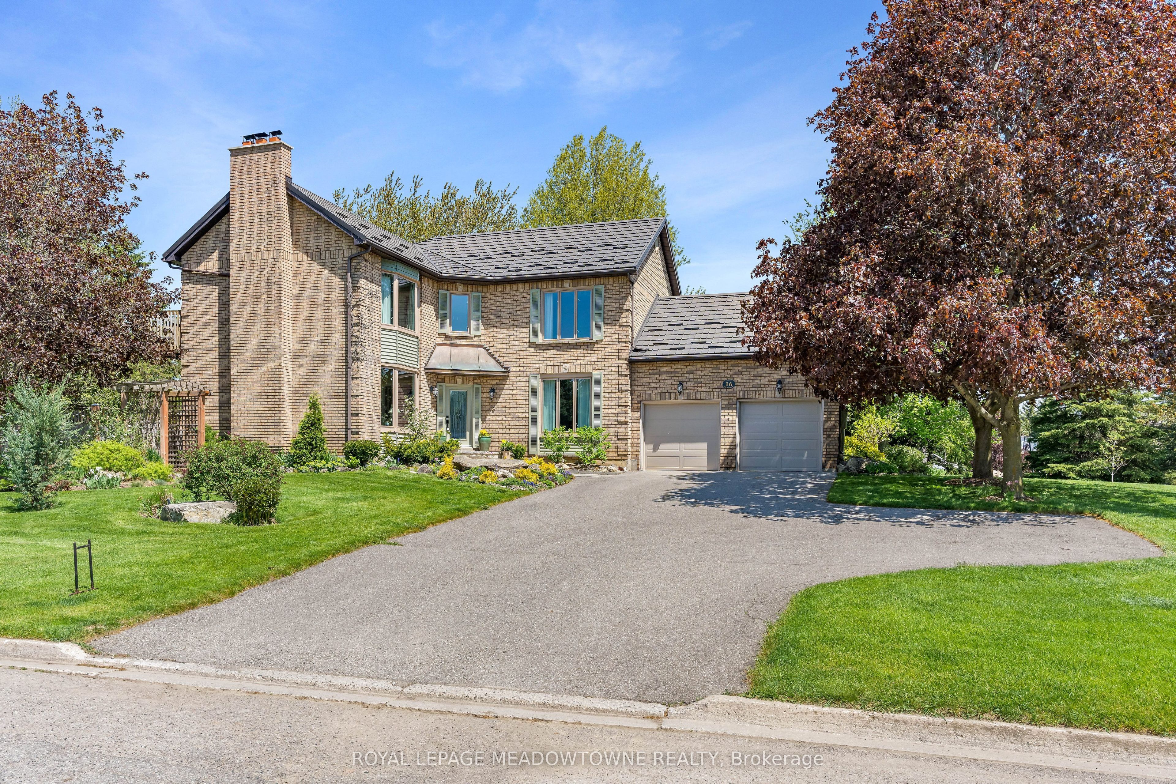 16 Oak Ridge Drive