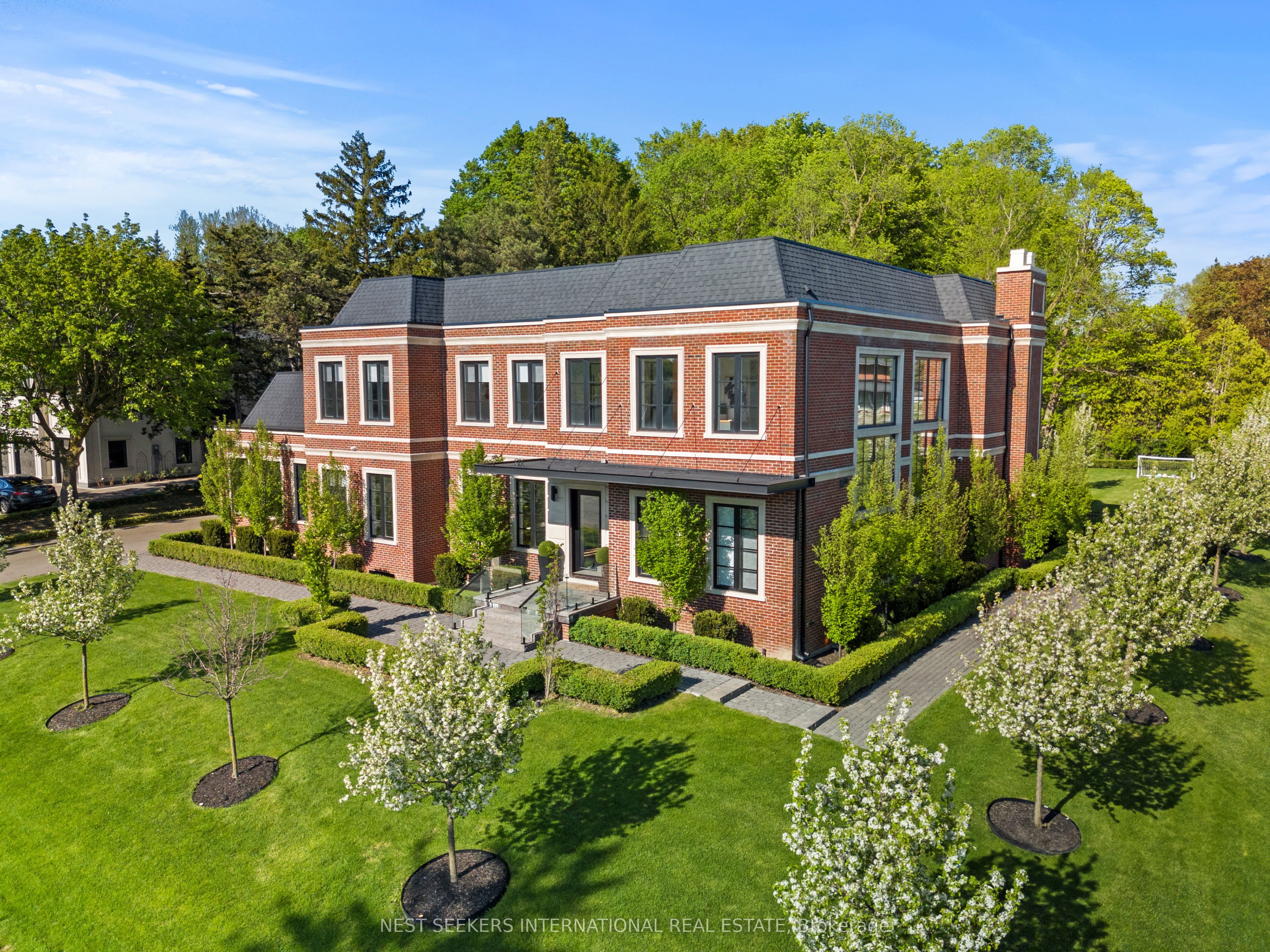 6 Forestave Crescent