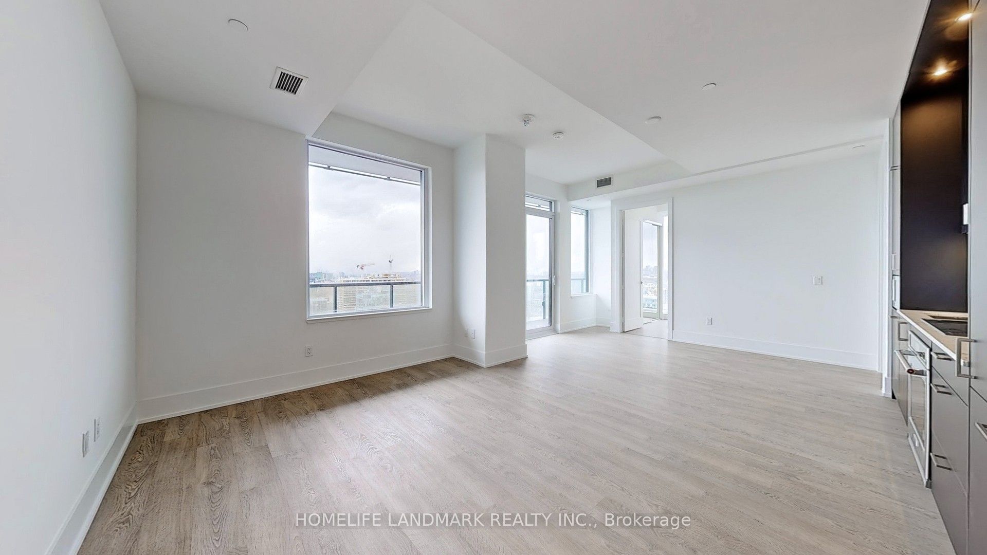 480 Front Street W 2004