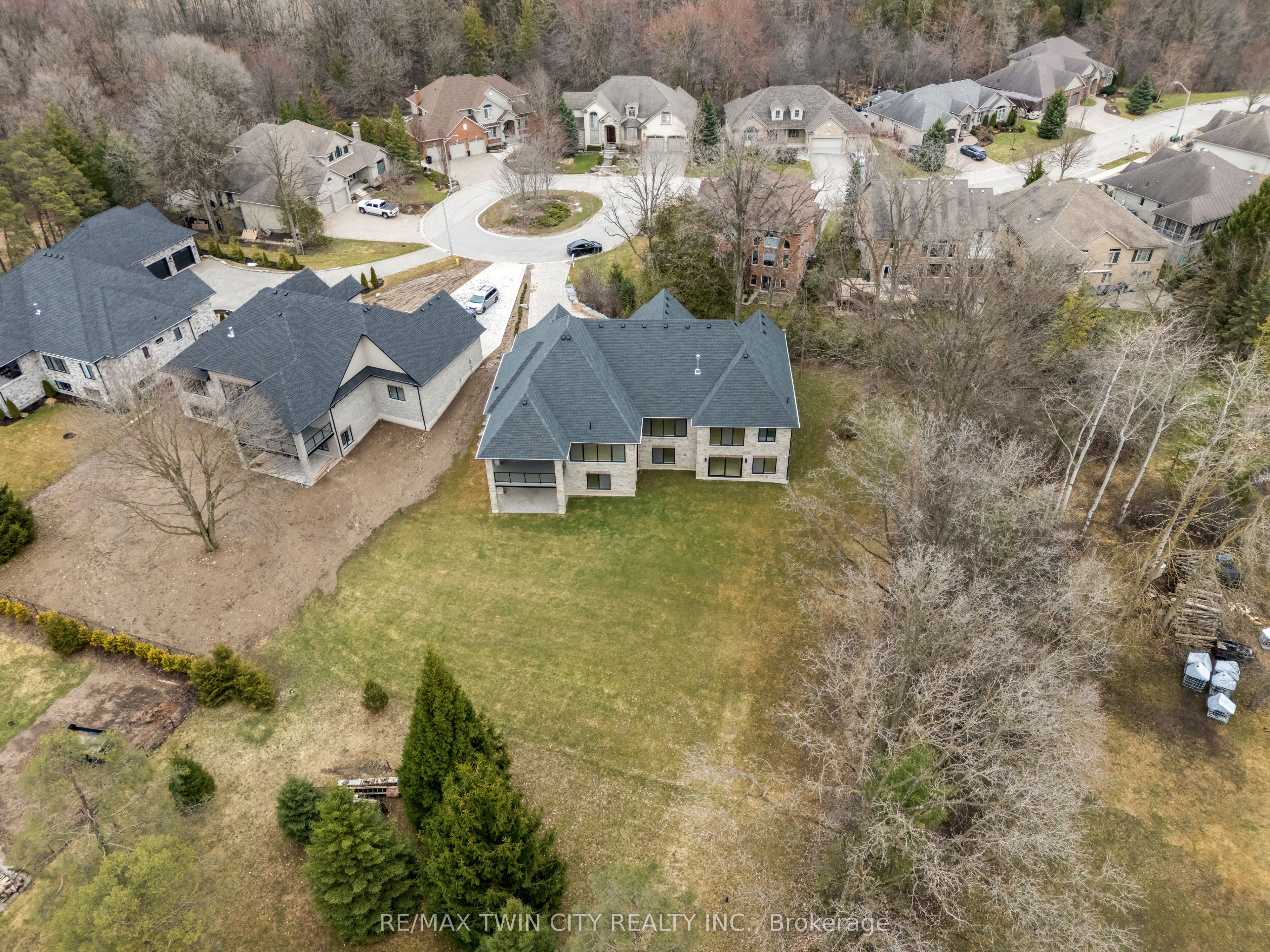 60 River Run Place