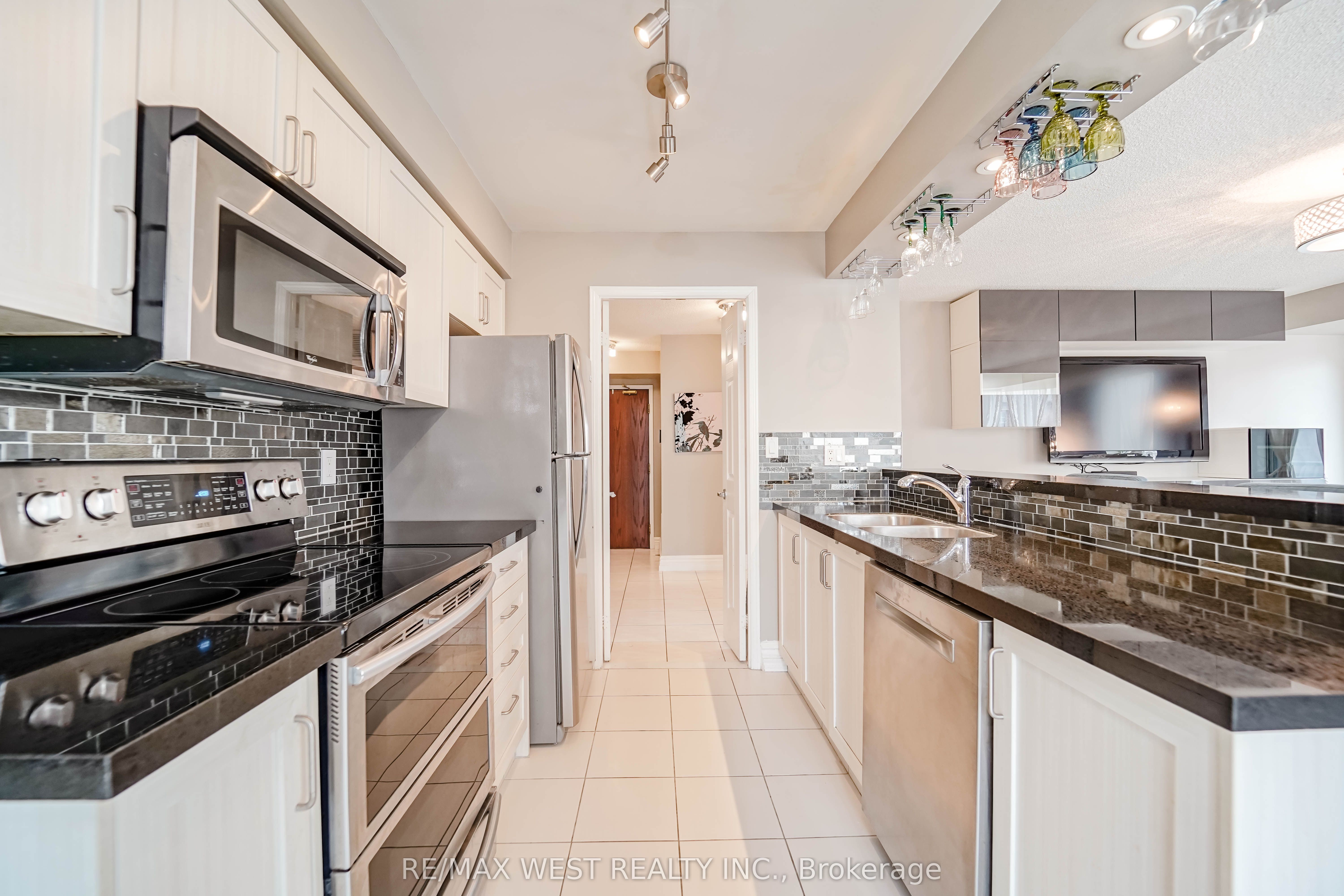 190 Manitoba Street 309