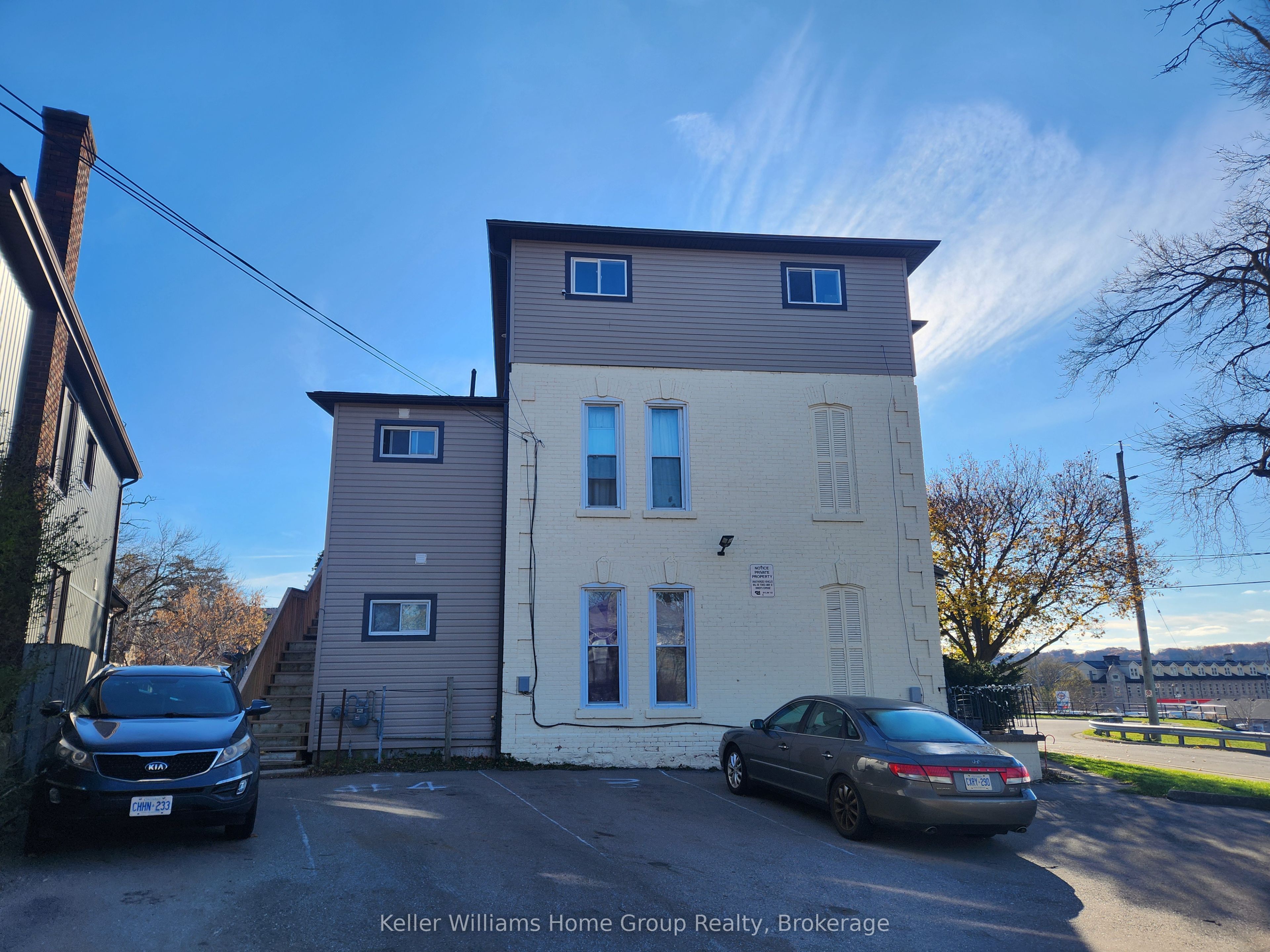 125 Wellington Street S