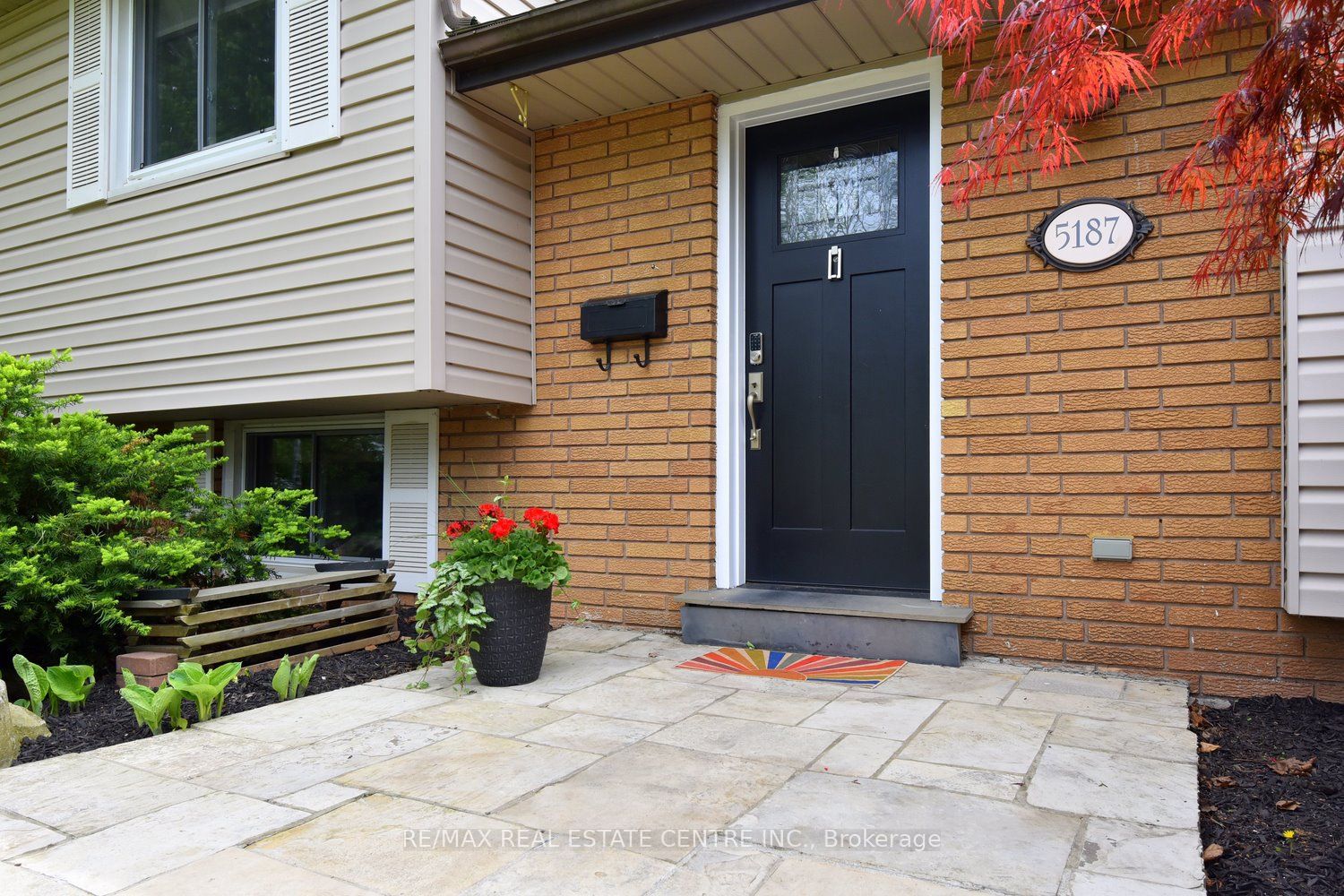 5187 Cedarbrook Crescent