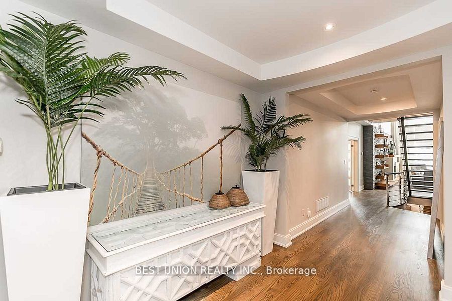 8 Shangri-La Lane