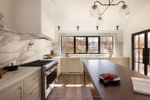 36 Rosemeade Avenue Toronto W07 ON M8Y 3A3