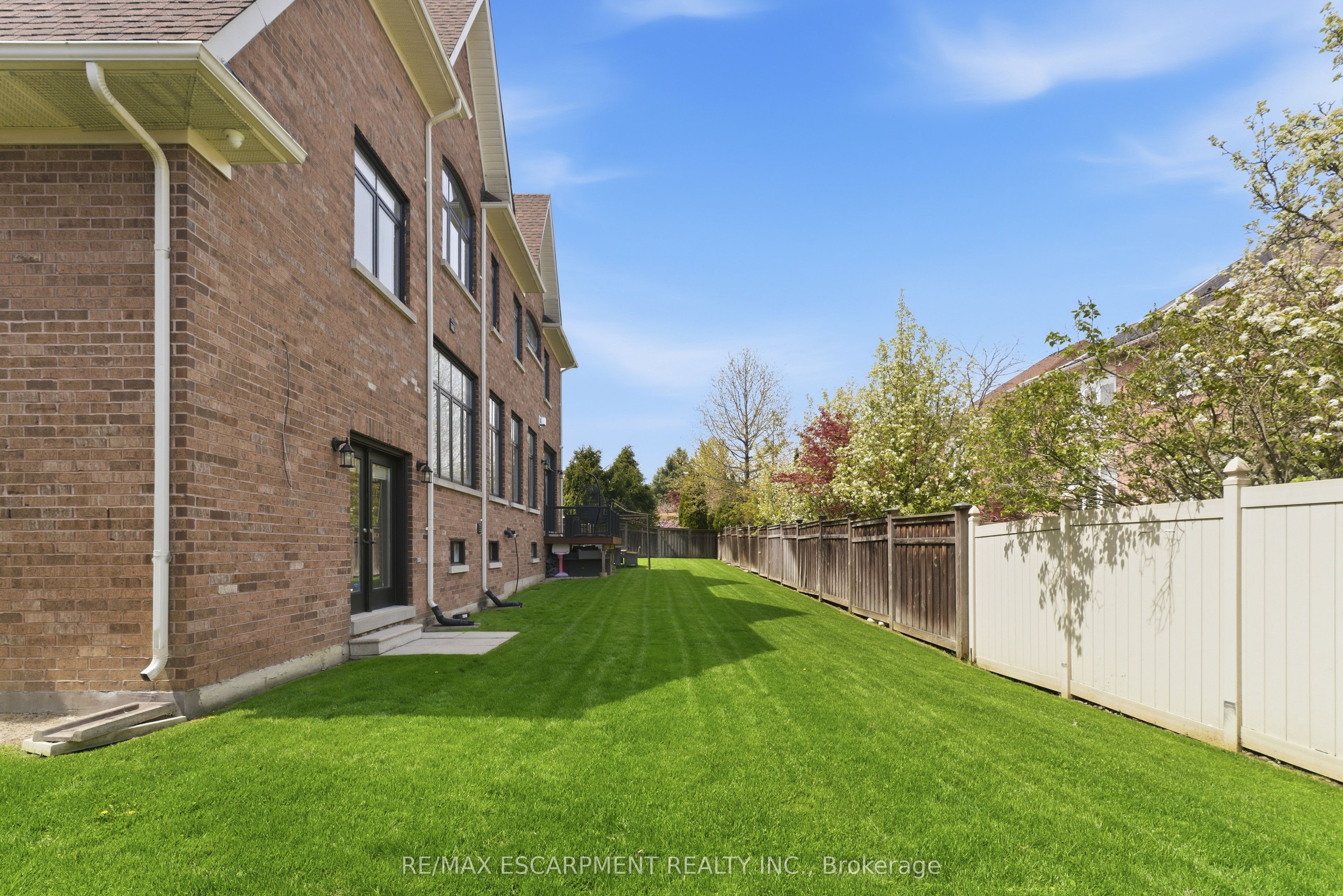 950 FREDONIA Drive