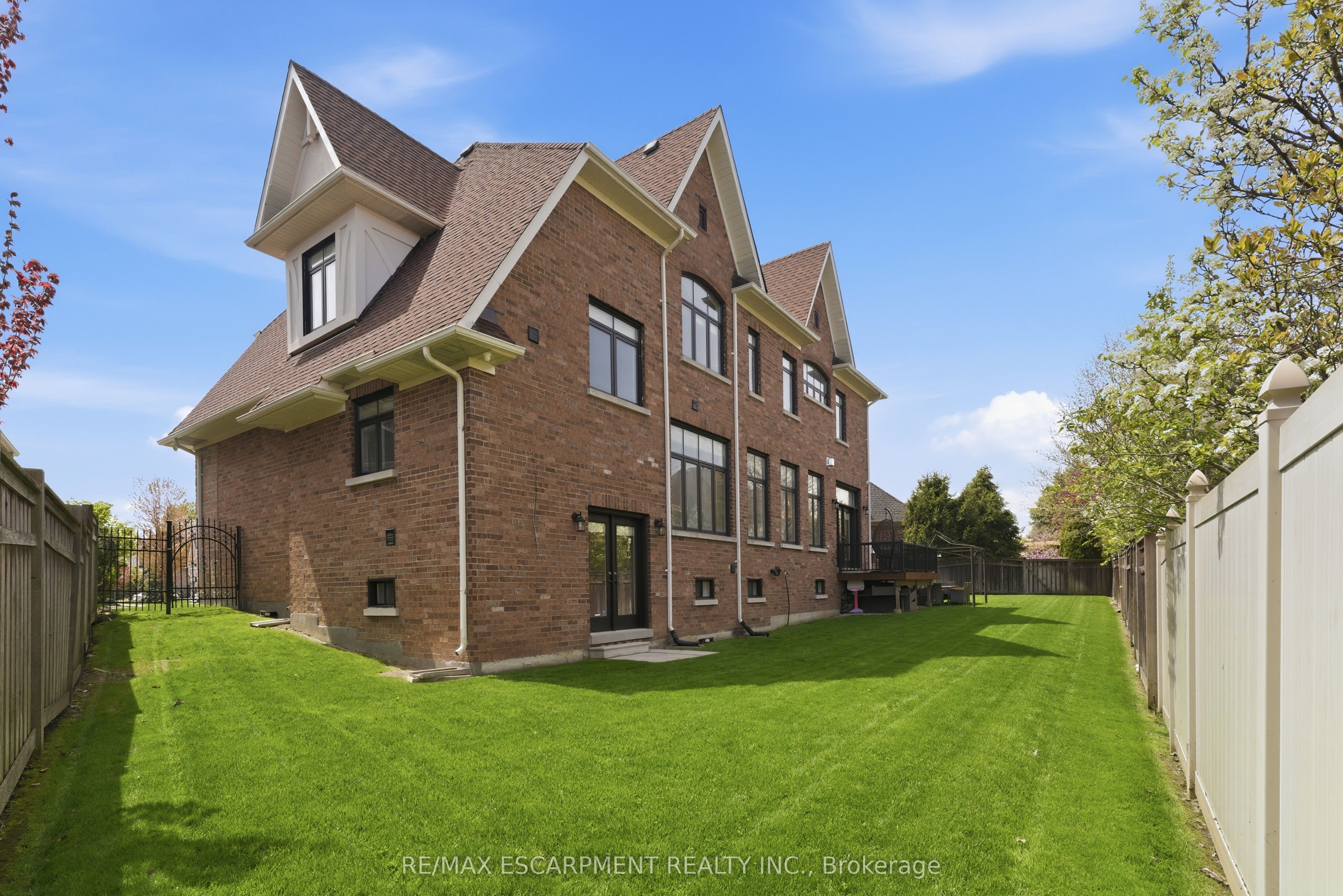 950 FREDONIA Drive