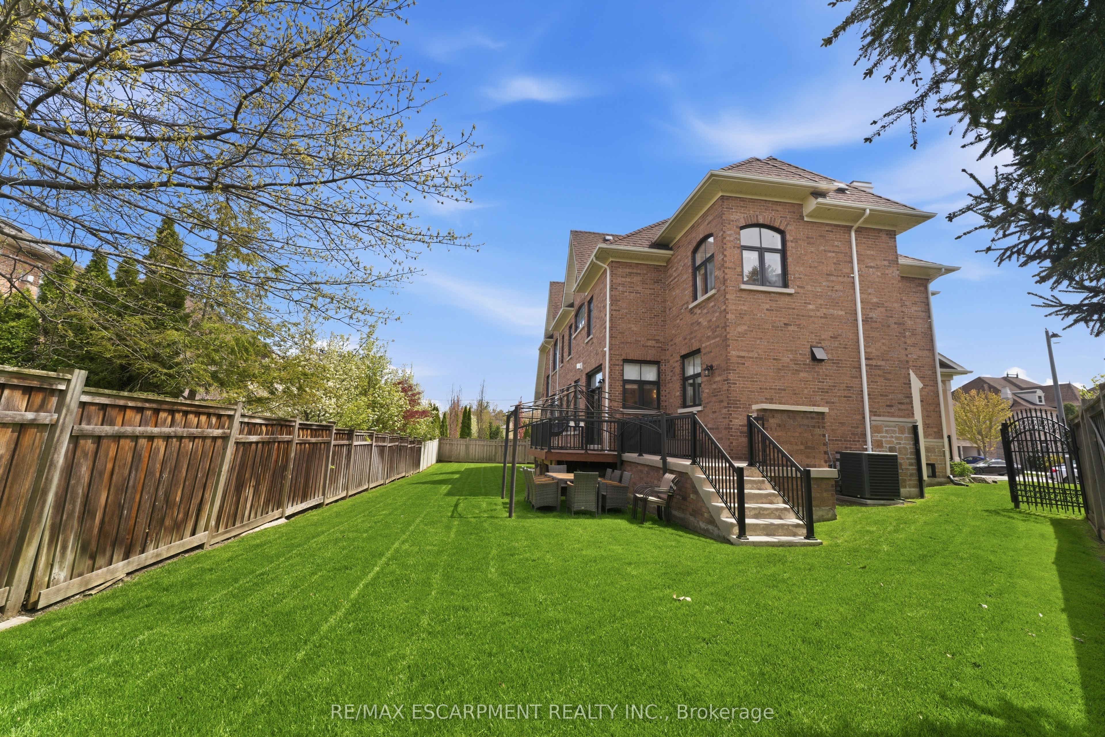 950 FREDONIA Drive