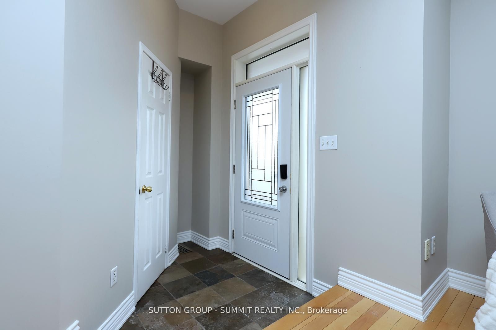 260 GLENASHTON Drive