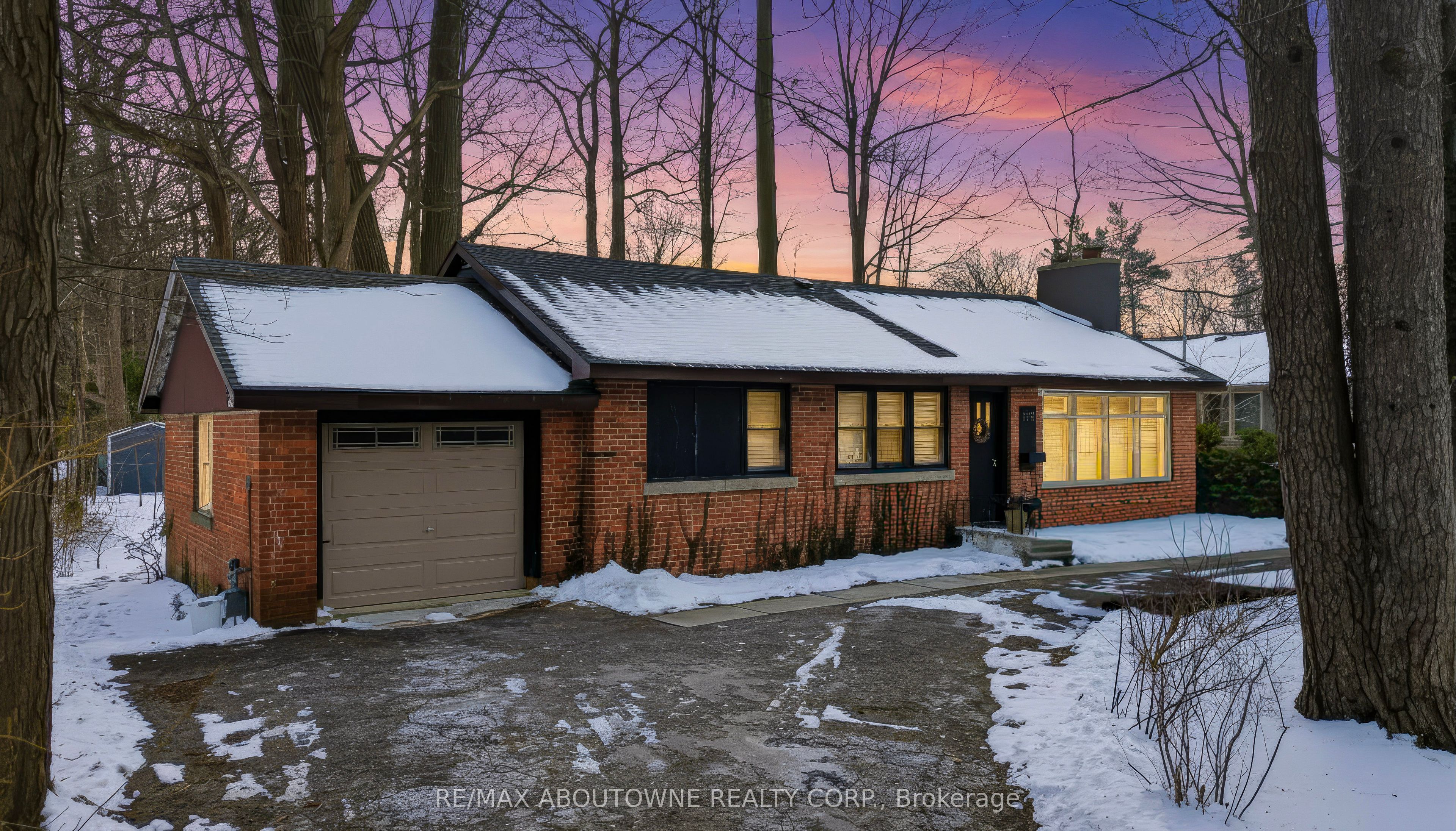 276 Lakeshore Road W