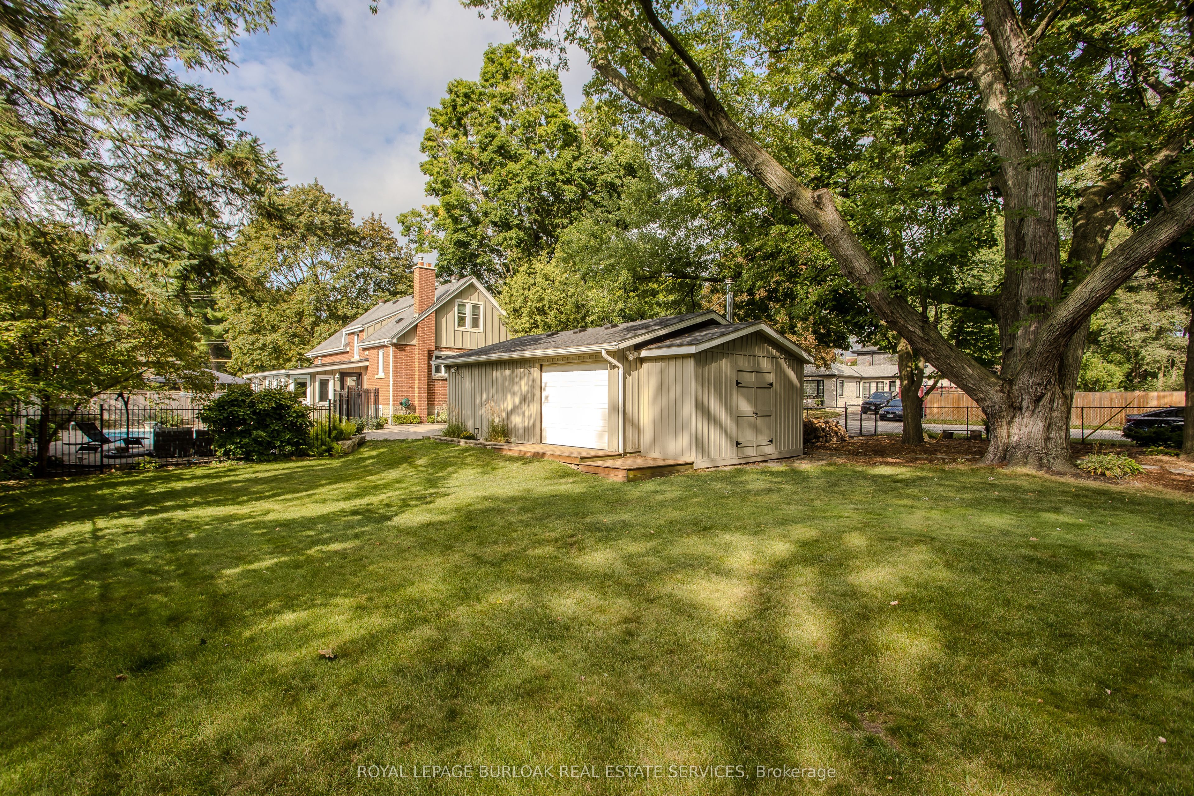 911 Lasalle Park Road