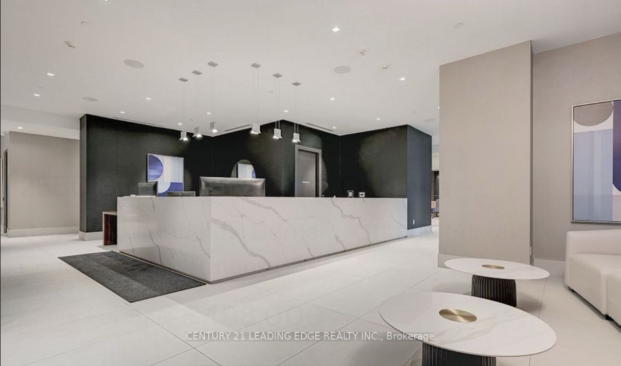 2550 Simcoe Street N 716