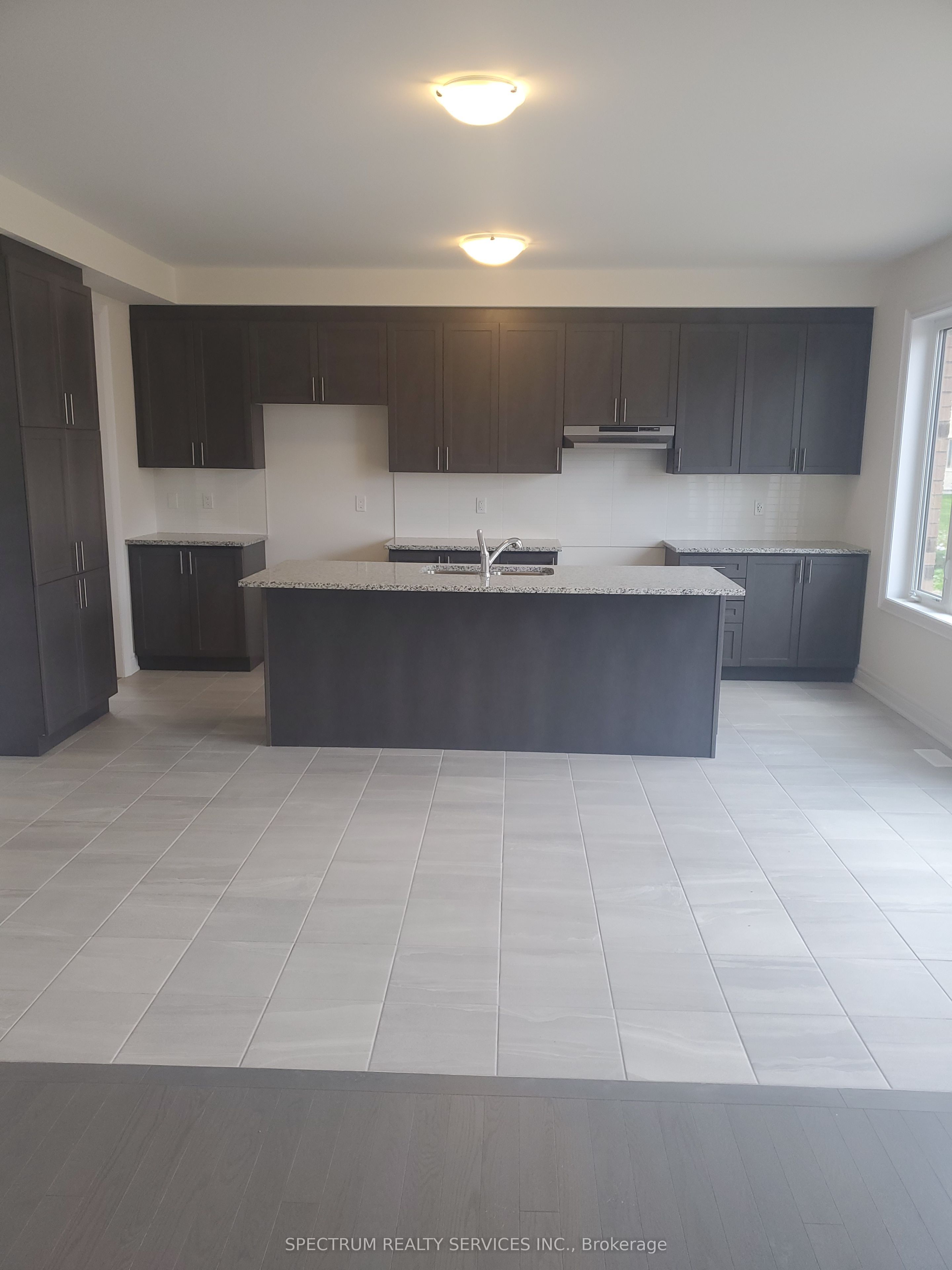 27 ROGERSON Street E