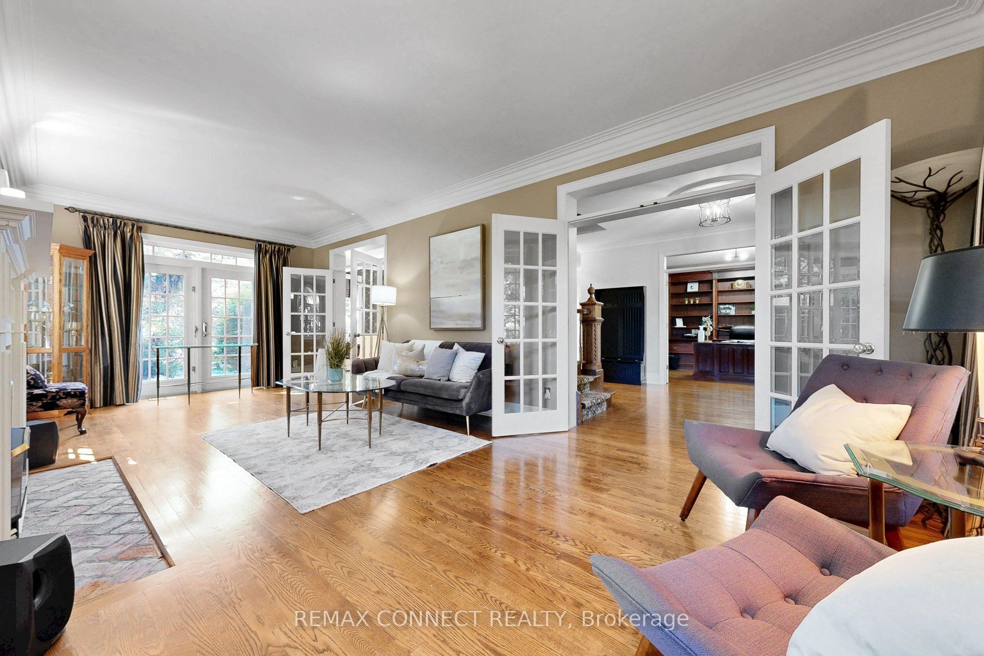 255 Loretta Crescent