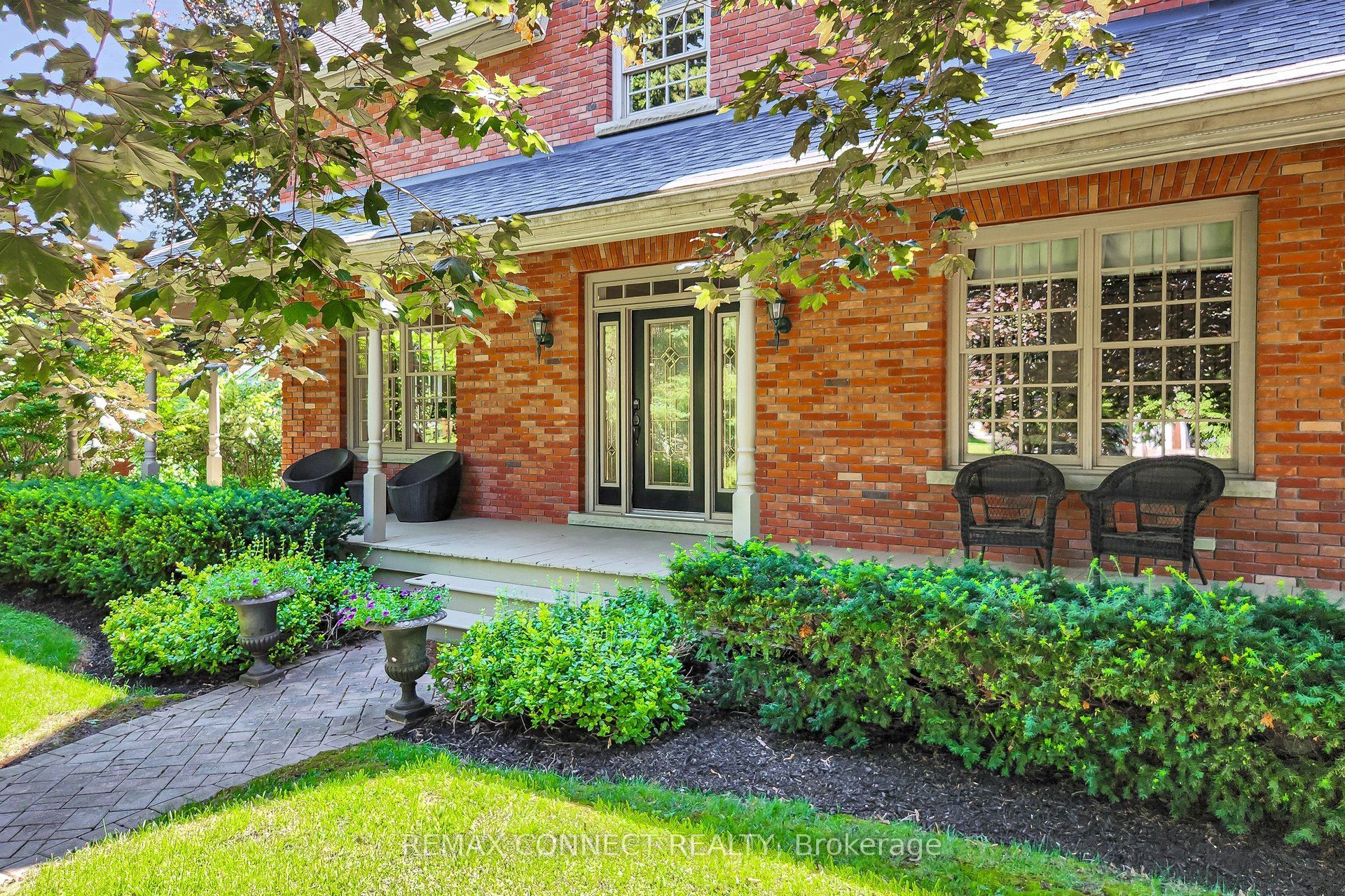 255 Loretta Crescent