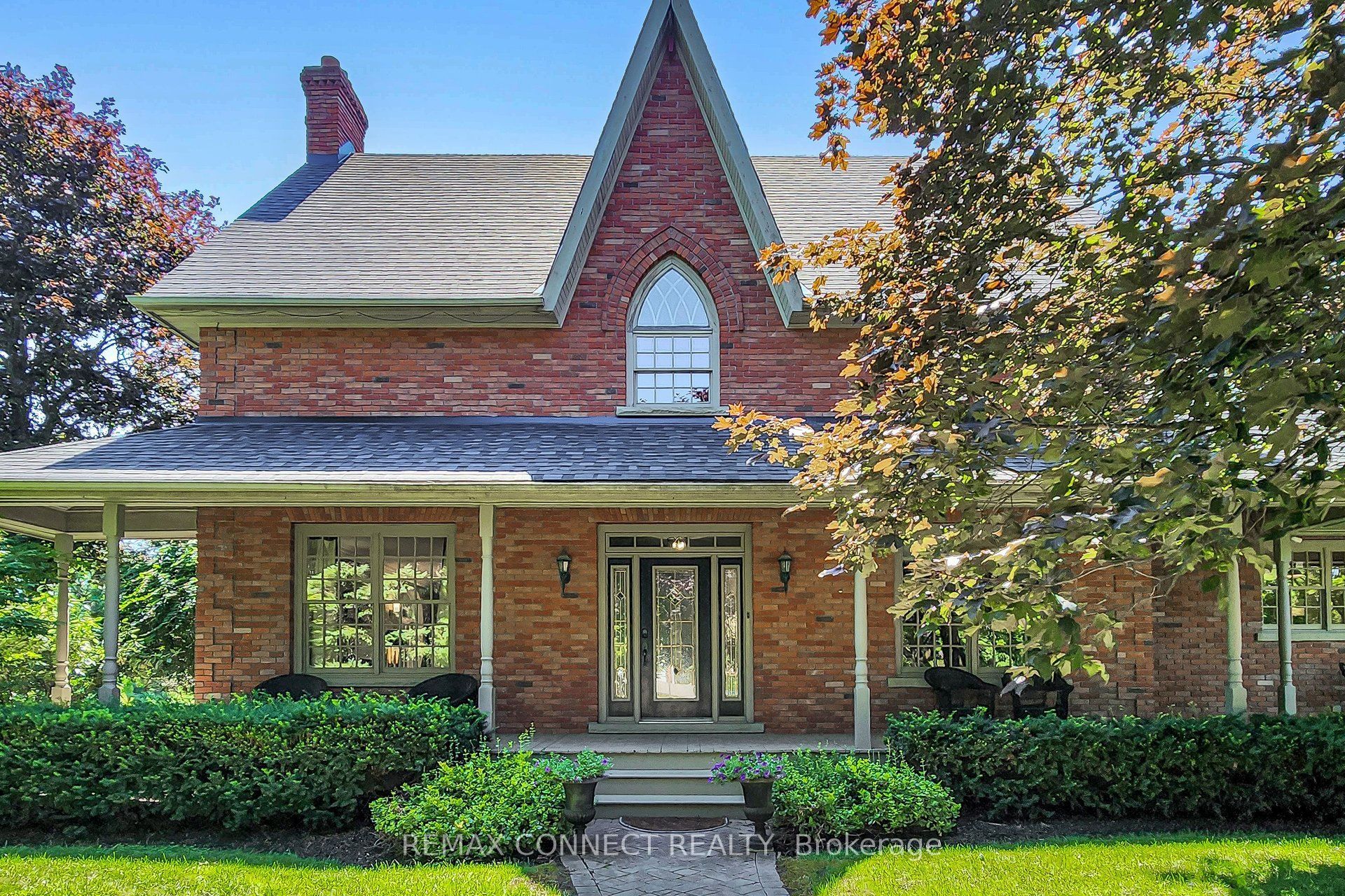 255 Loretta Crescent