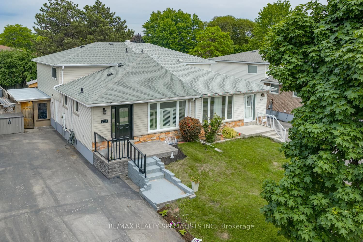 2715 Hollington Crescent