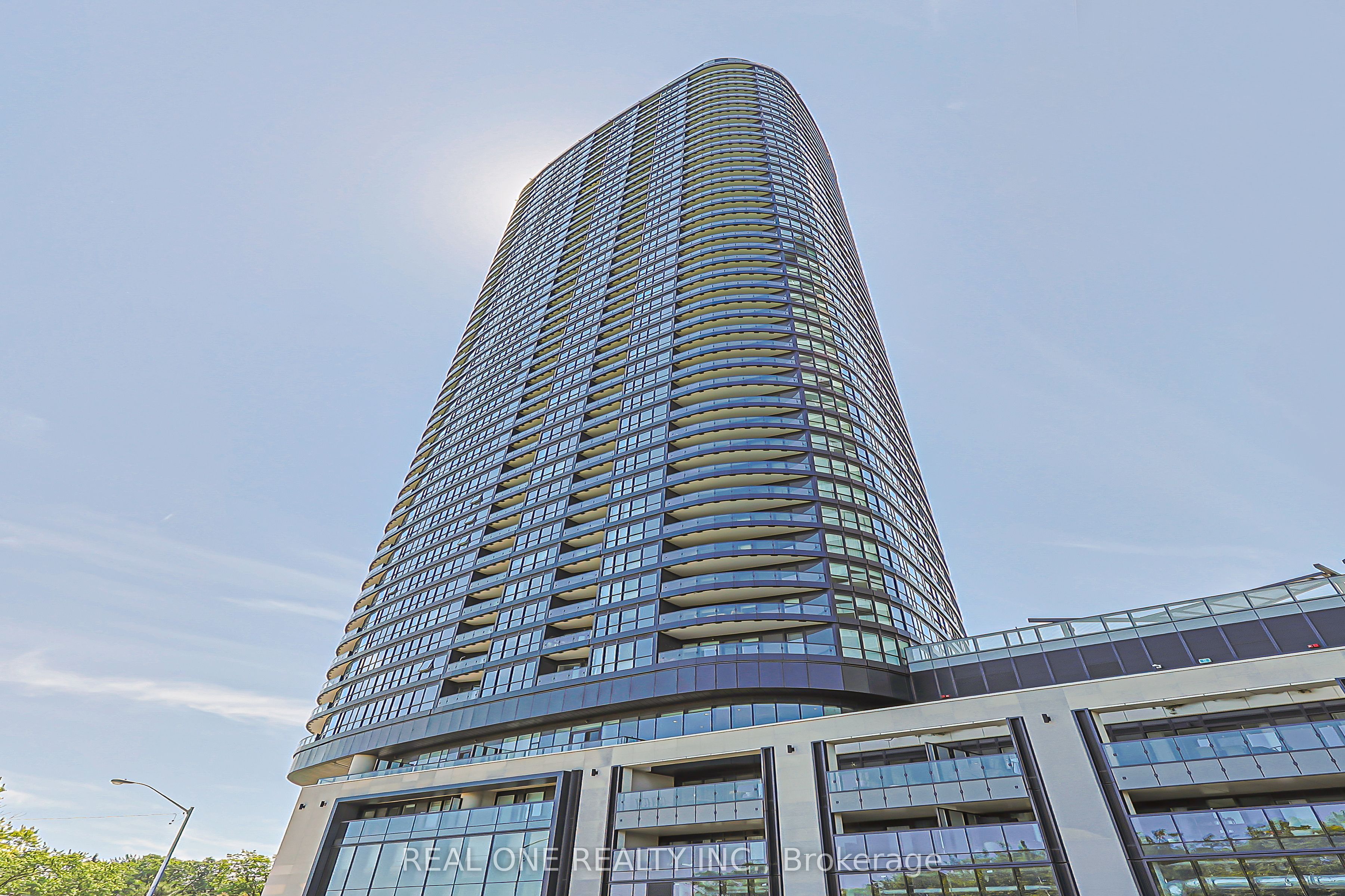 585 Bloor Street E 821