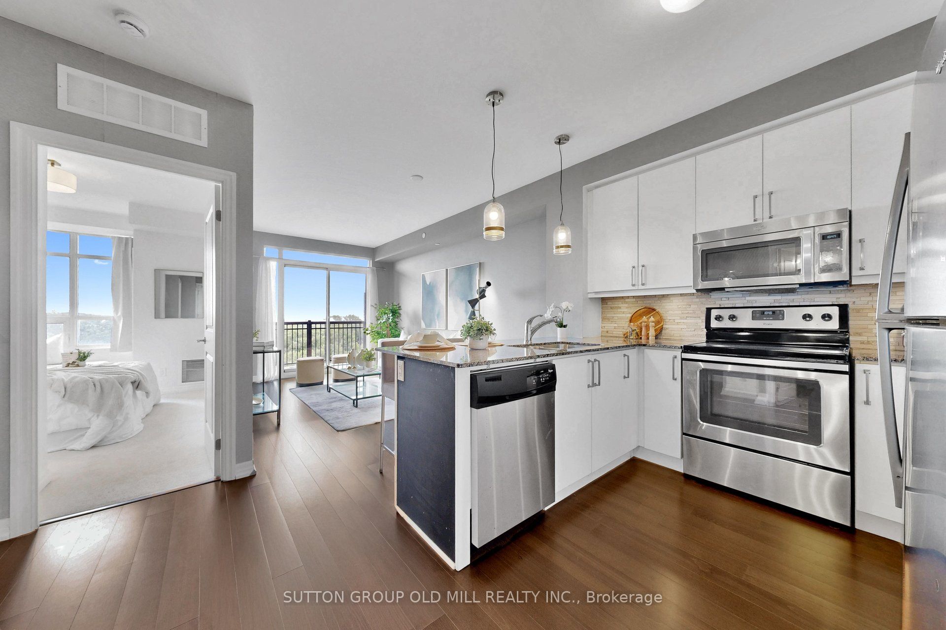 3563 Lake Shore Boulevard W 707