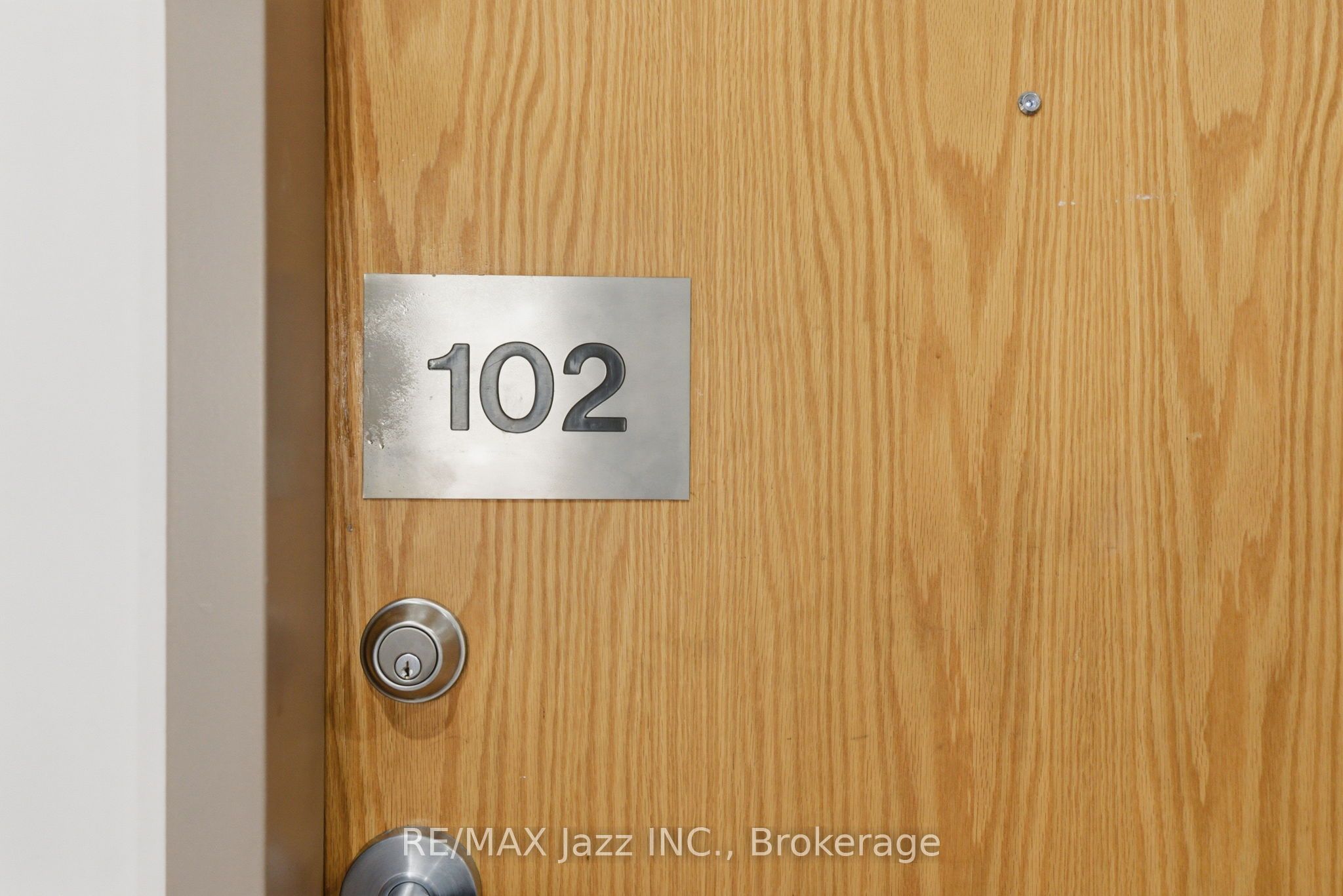 44 Bond Street W 102