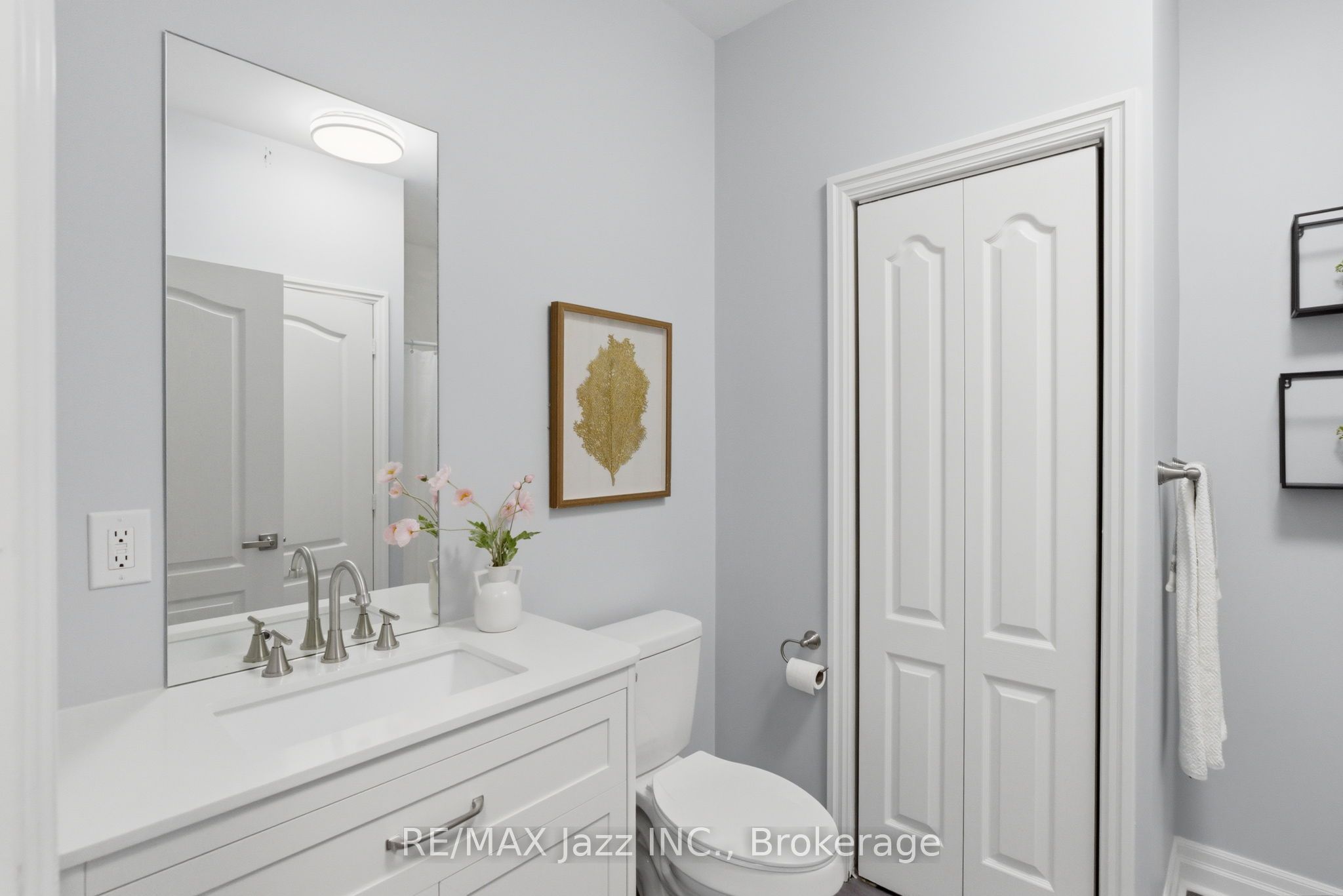 44 Bond Street W 102