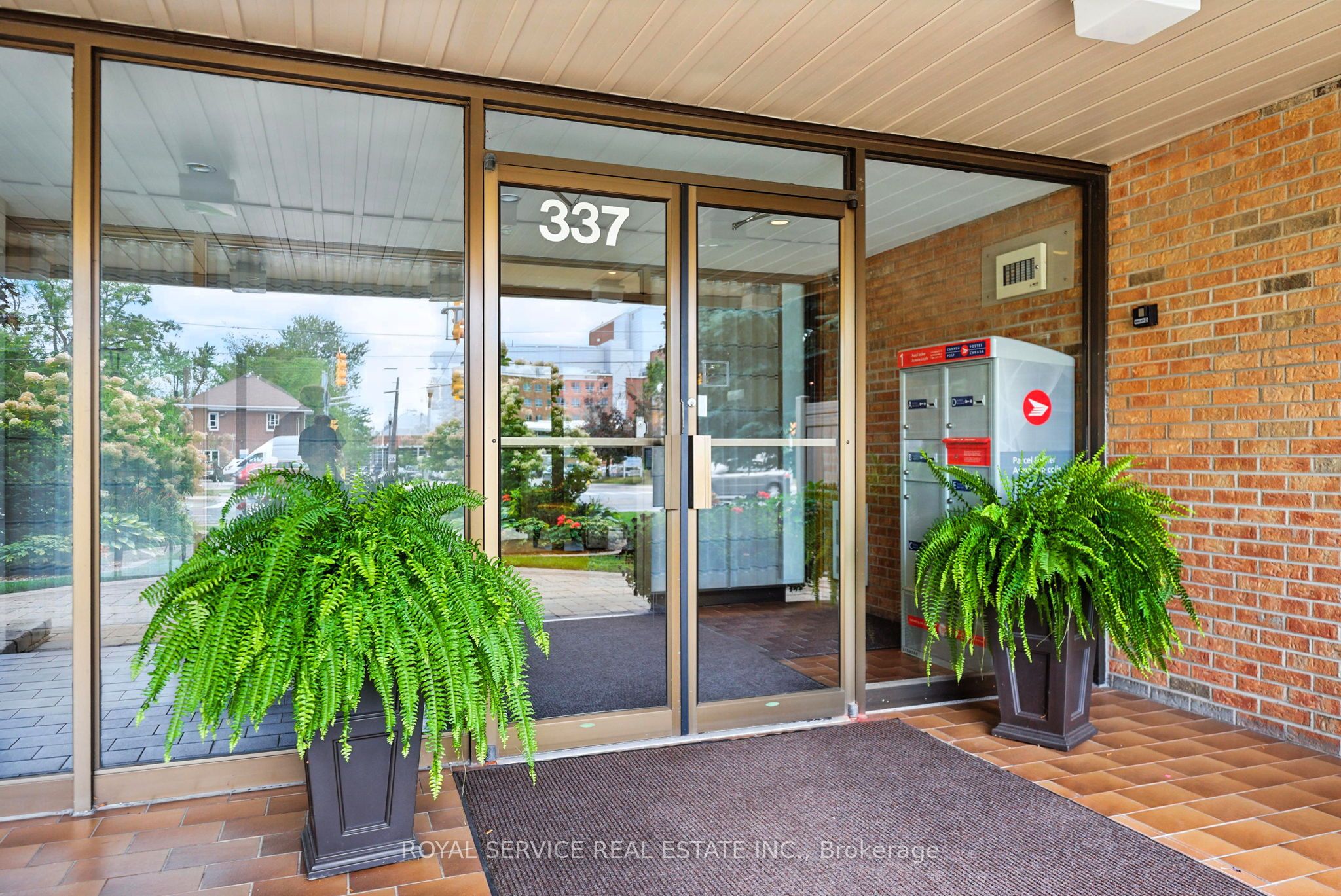 337 Simcoe Street N 101