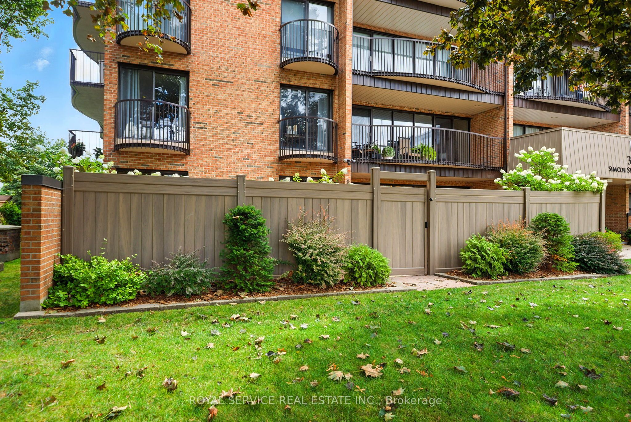 337 Simcoe Street N 101