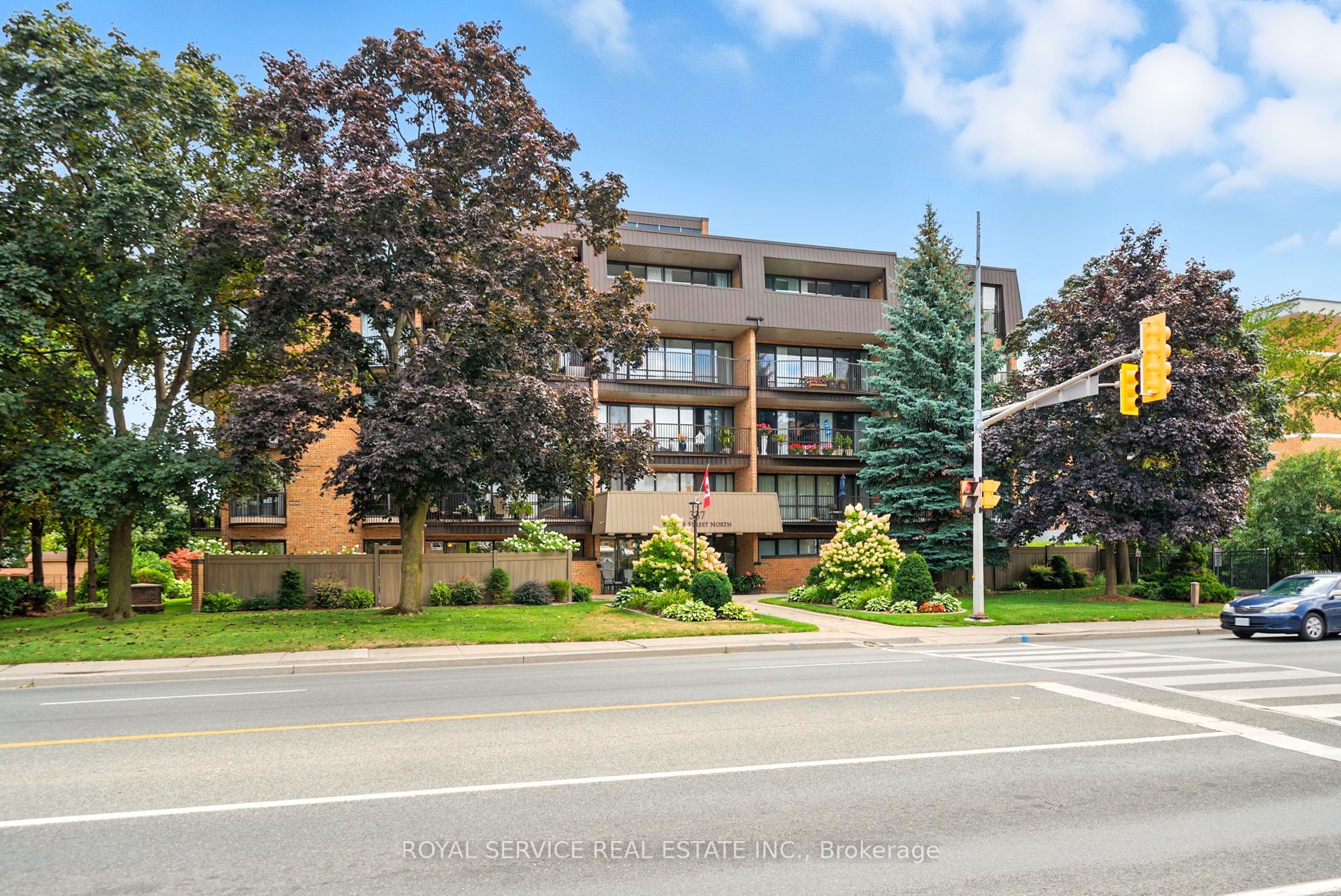 337 Simcoe Street N 101