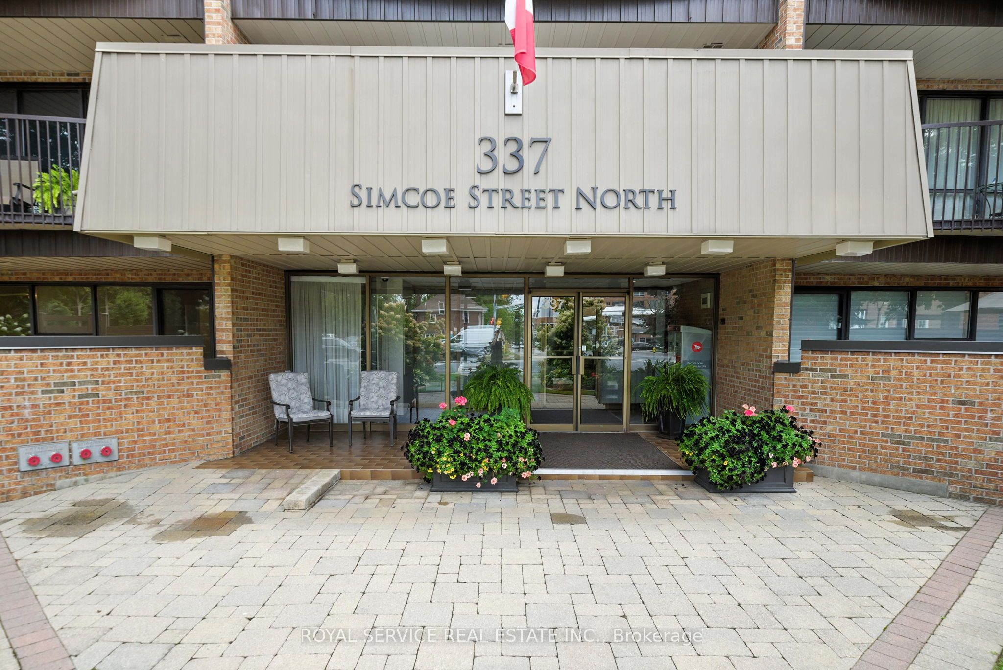 337 Simcoe Street N 101