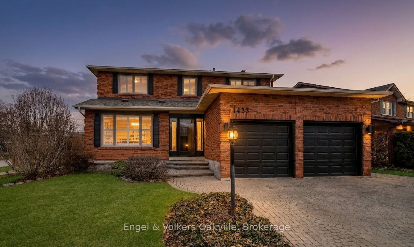 1433 Kathleen Crescent